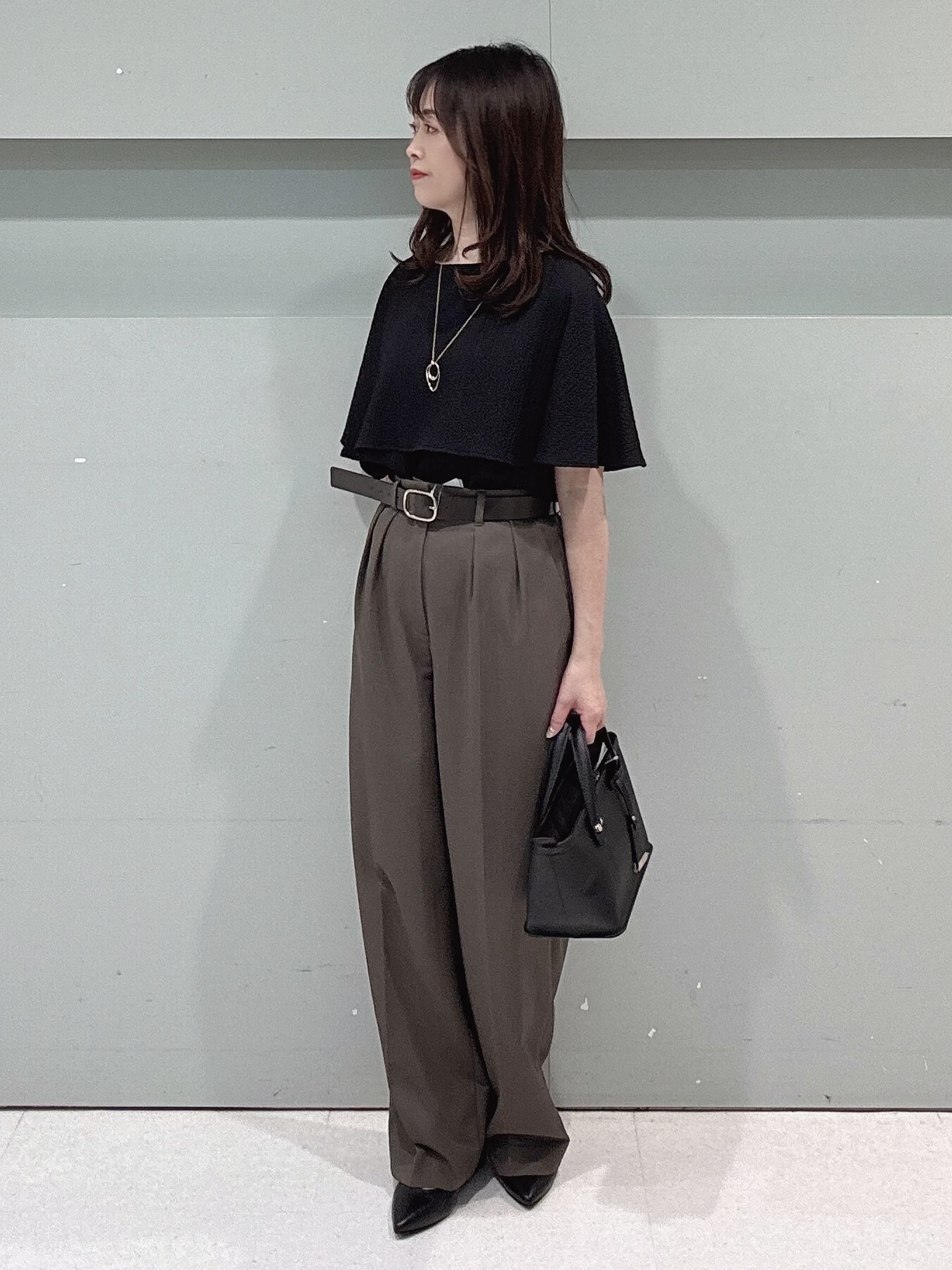 makiさんの「UNTITLED｜【洗える/ストレッチ性/フェミニン】ケープデザインブラウス」を使ったコーディネート