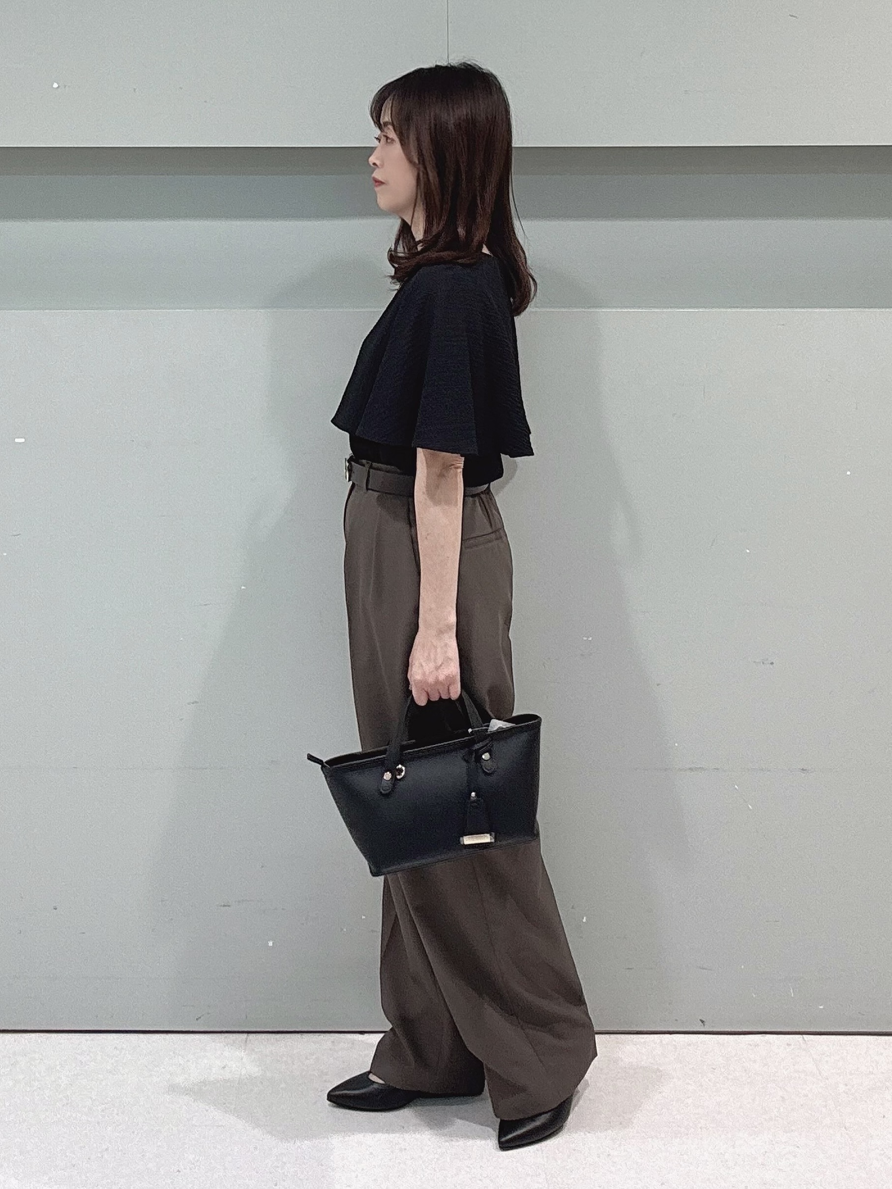 makiさんの「UNTITLED｜【洗える/ストレッチ性/フェミニン】ケープデザインブラウス」を使ったコーディネート