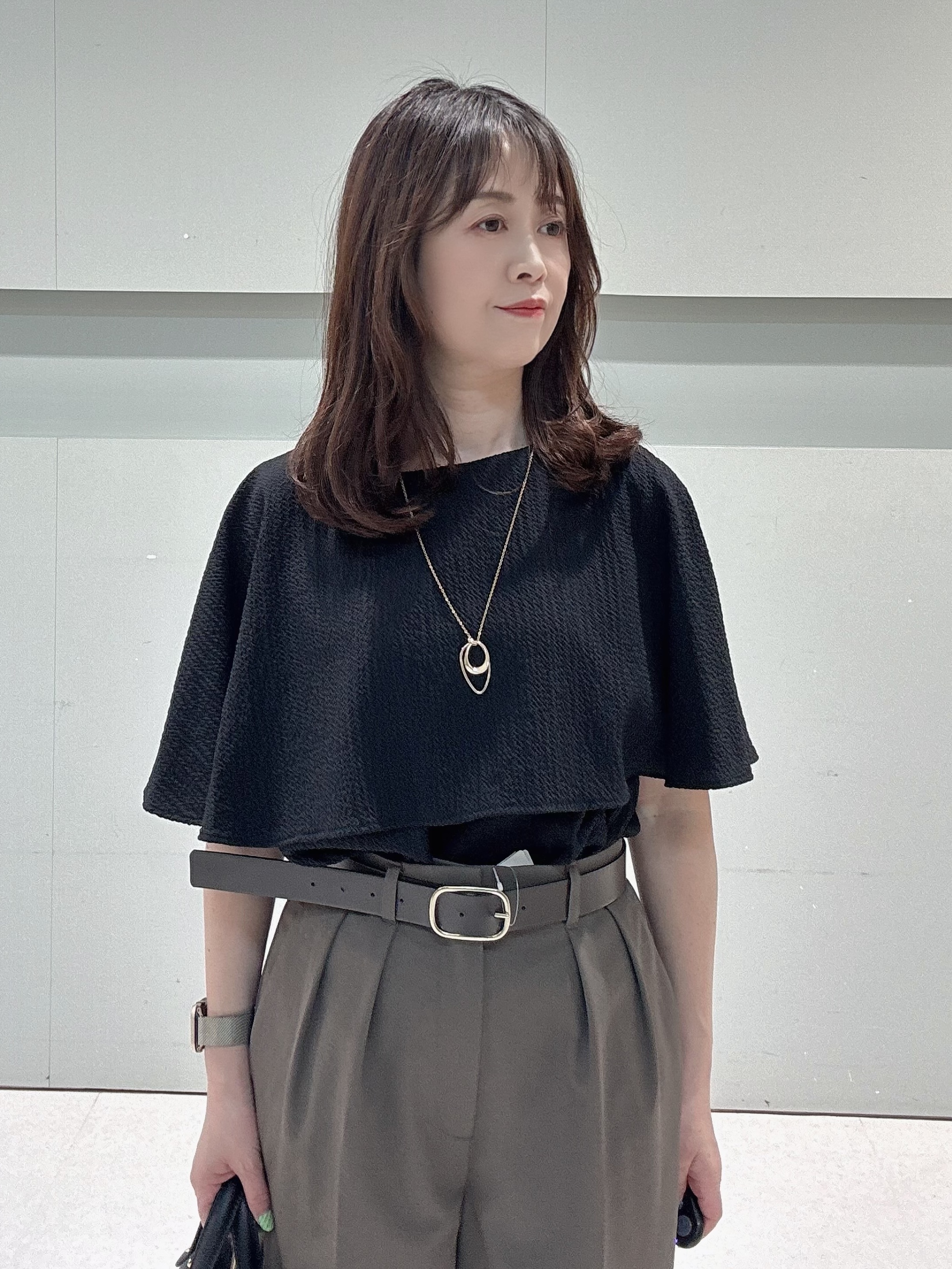 makiさんの「UNTITLED｜【洗える/ストレッチ性/フェミニン】ケープデザインブラウス」を使ったコーディネート