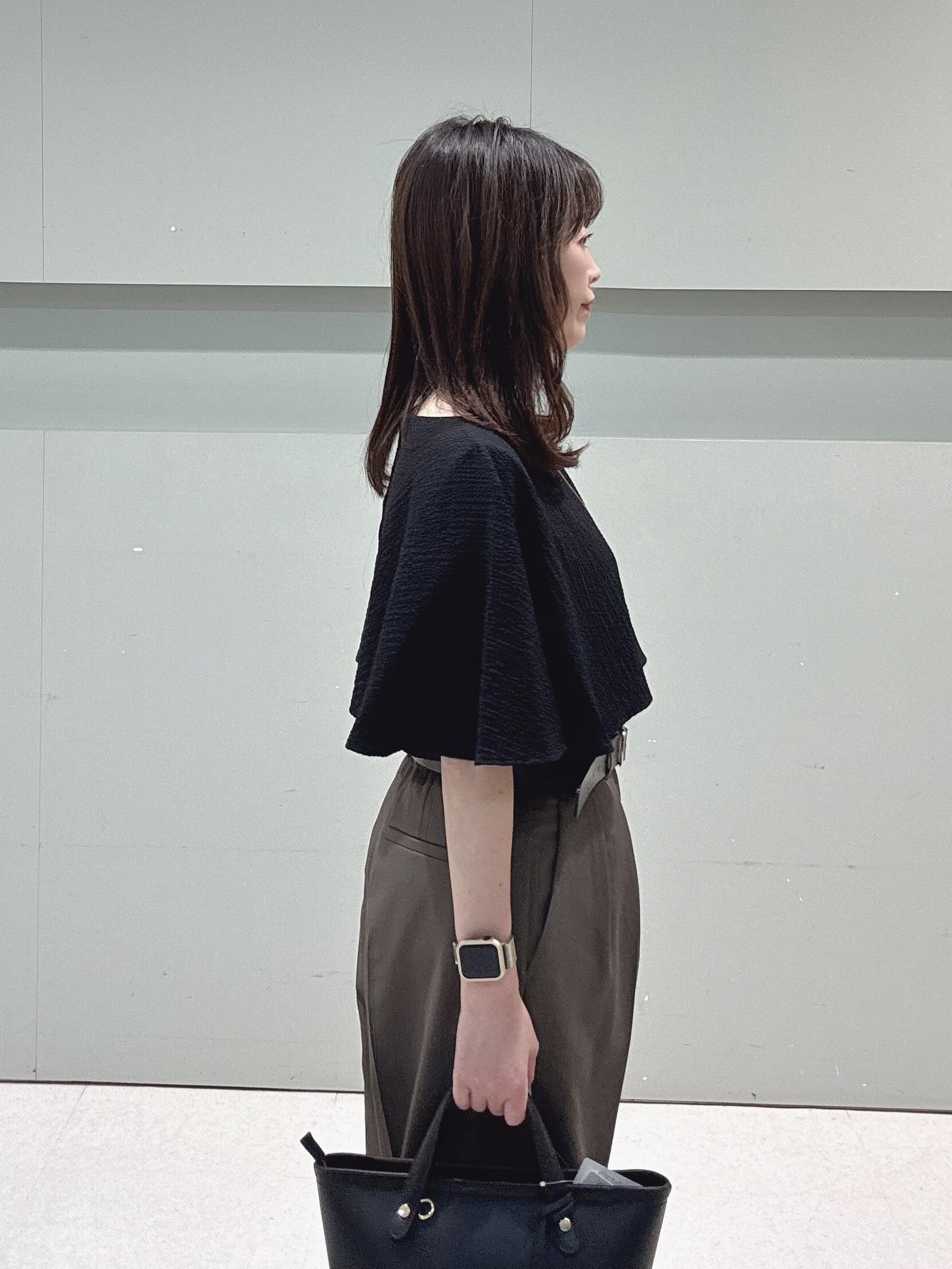 makiさんの「UNTITLED｜【洗える/ストレッチ性/フェミニン】ケープデザインブラウス」を使ったコーディネート