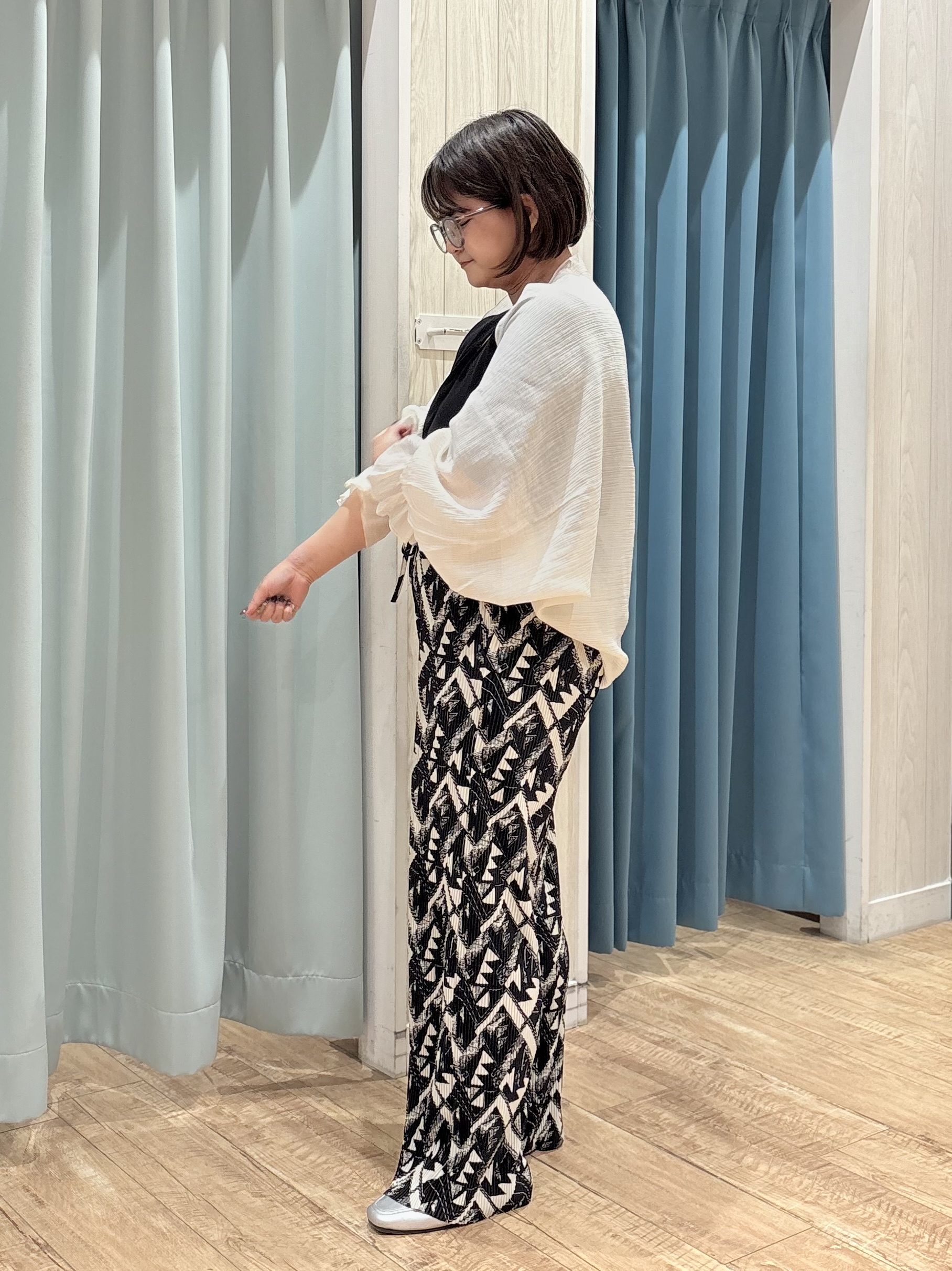 砂糖さんの「SHOO･LA･RUE｜【ひんやり/2WAY】ストールにもなる ふんわりシアー楊柳ボレロ」を使ったコーディネート