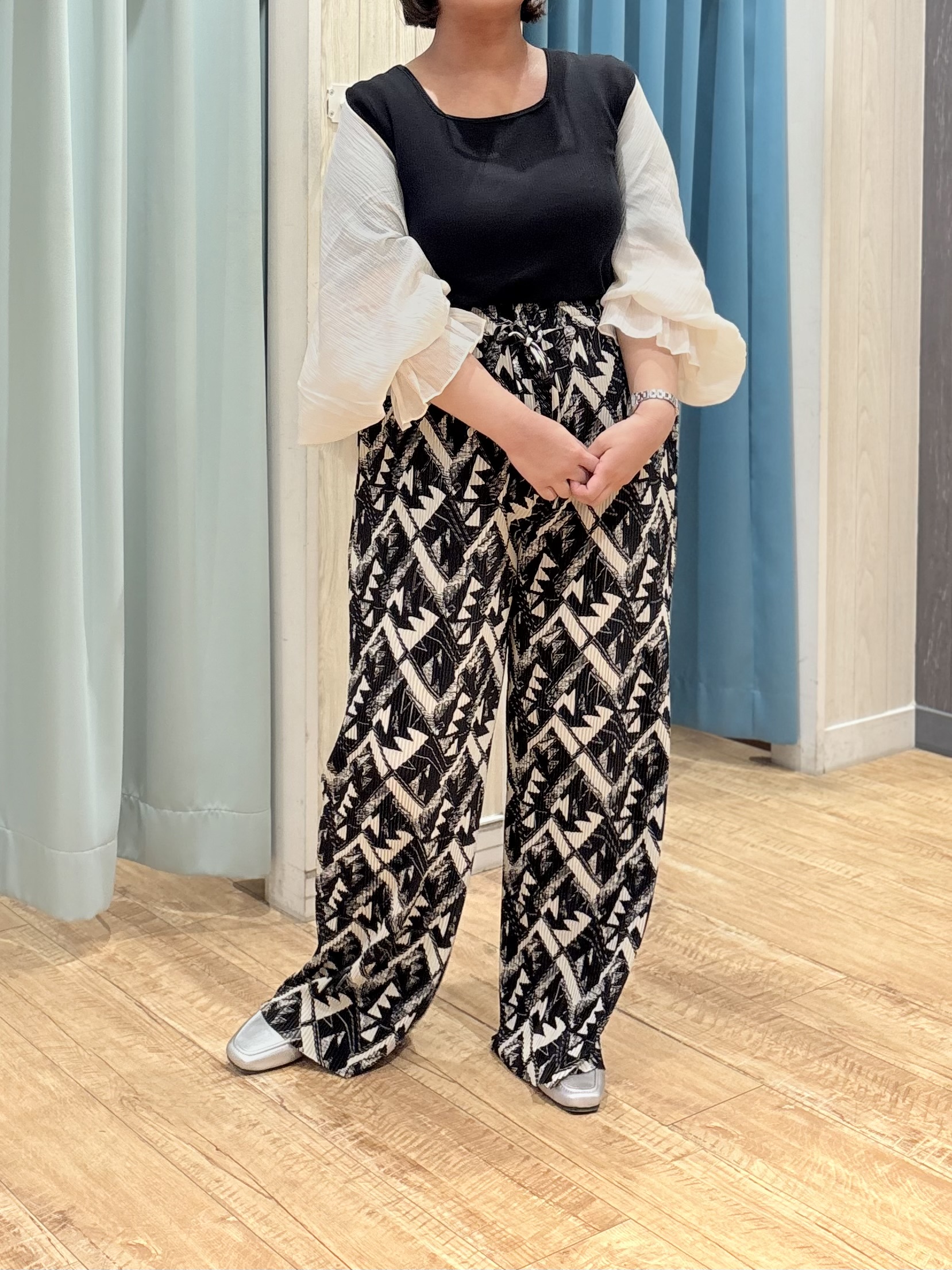 砂糖さんの「SHOO･LA･RUE｜【ひんやり/2WAY】ストールにもなる ふんわりシアー楊柳ボレロ」を使ったコーディネート