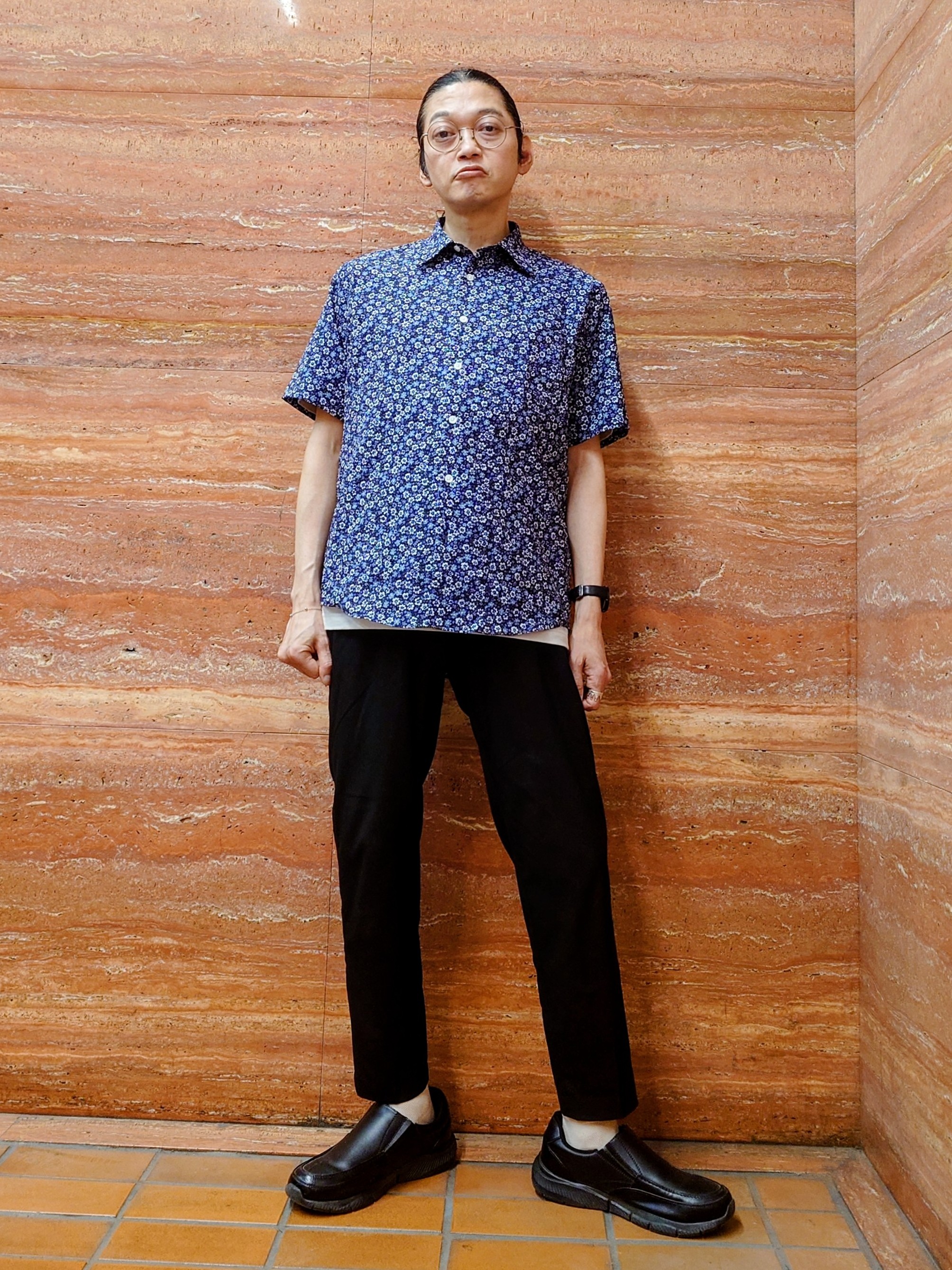 かしげるさんの「TAKEO KIKUCHI｜リップル小花シャツ」を使ったコーディネート