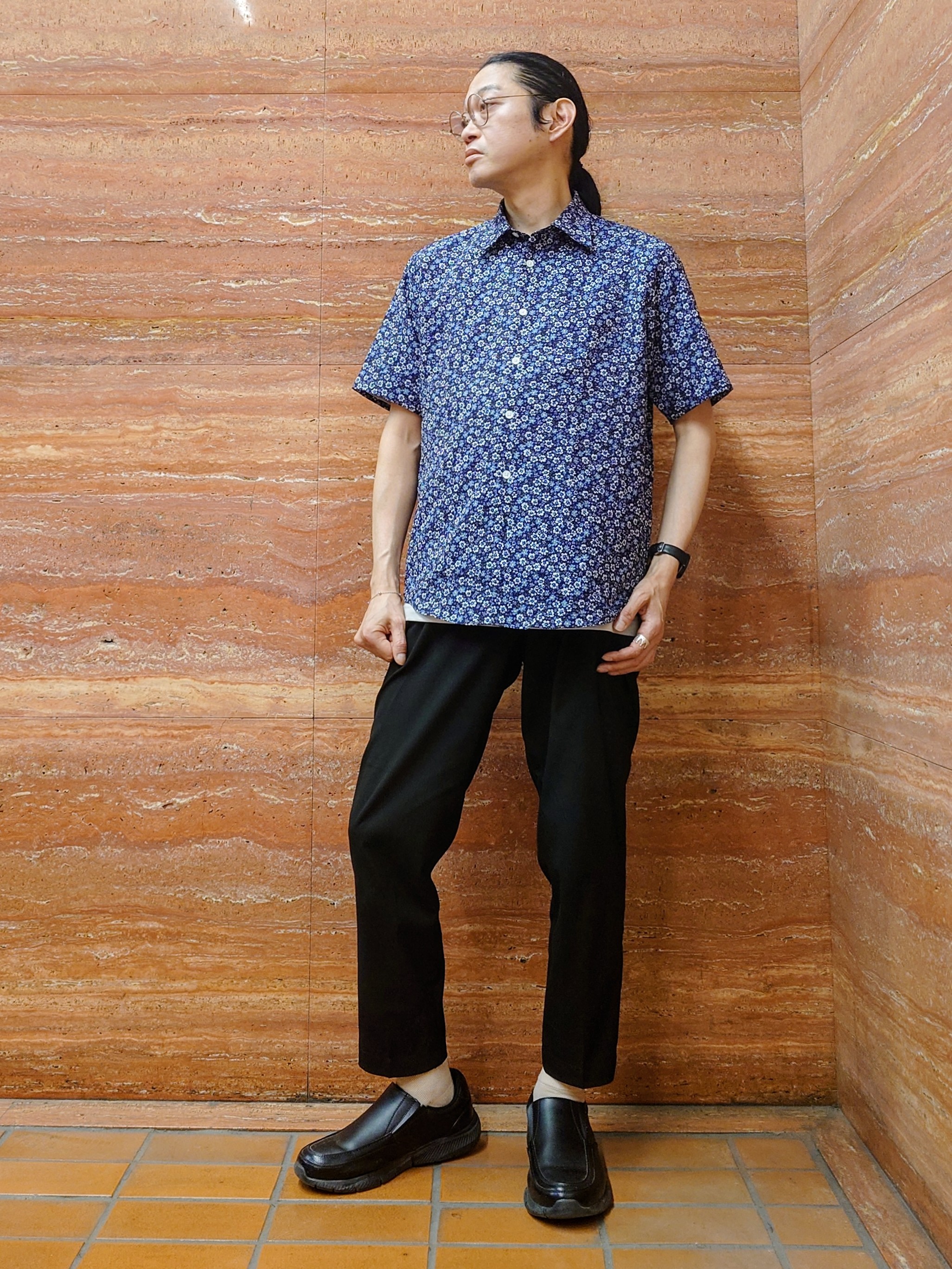 かしげるさんの「TAKEO KIKUCHI｜リップル小花シャツ」を使ったコーディネート