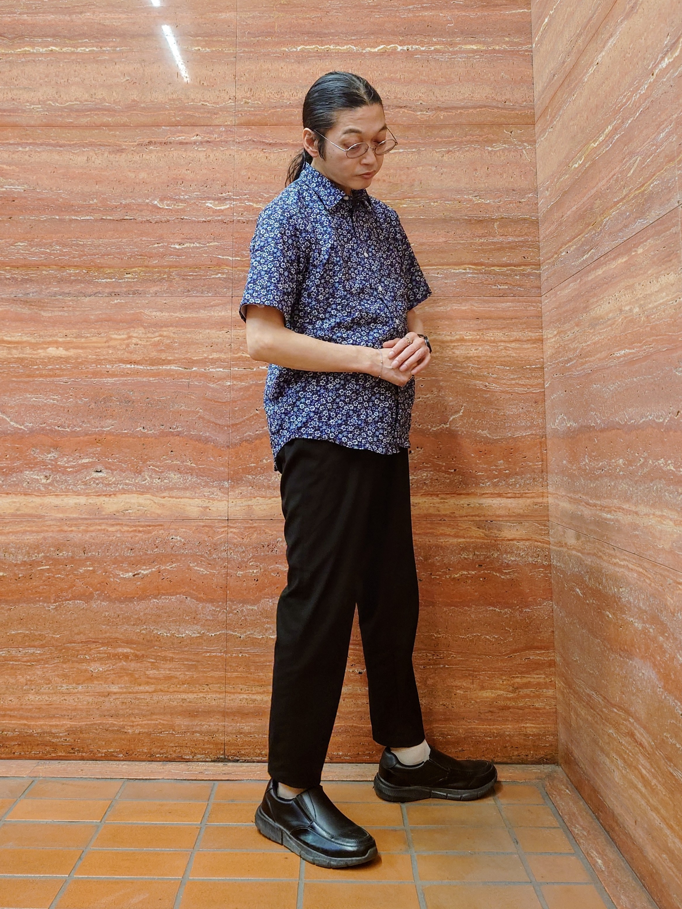 かしげるさんの「TAKEO KIKUCHI｜リップル小花シャツ」を使ったコーディネート