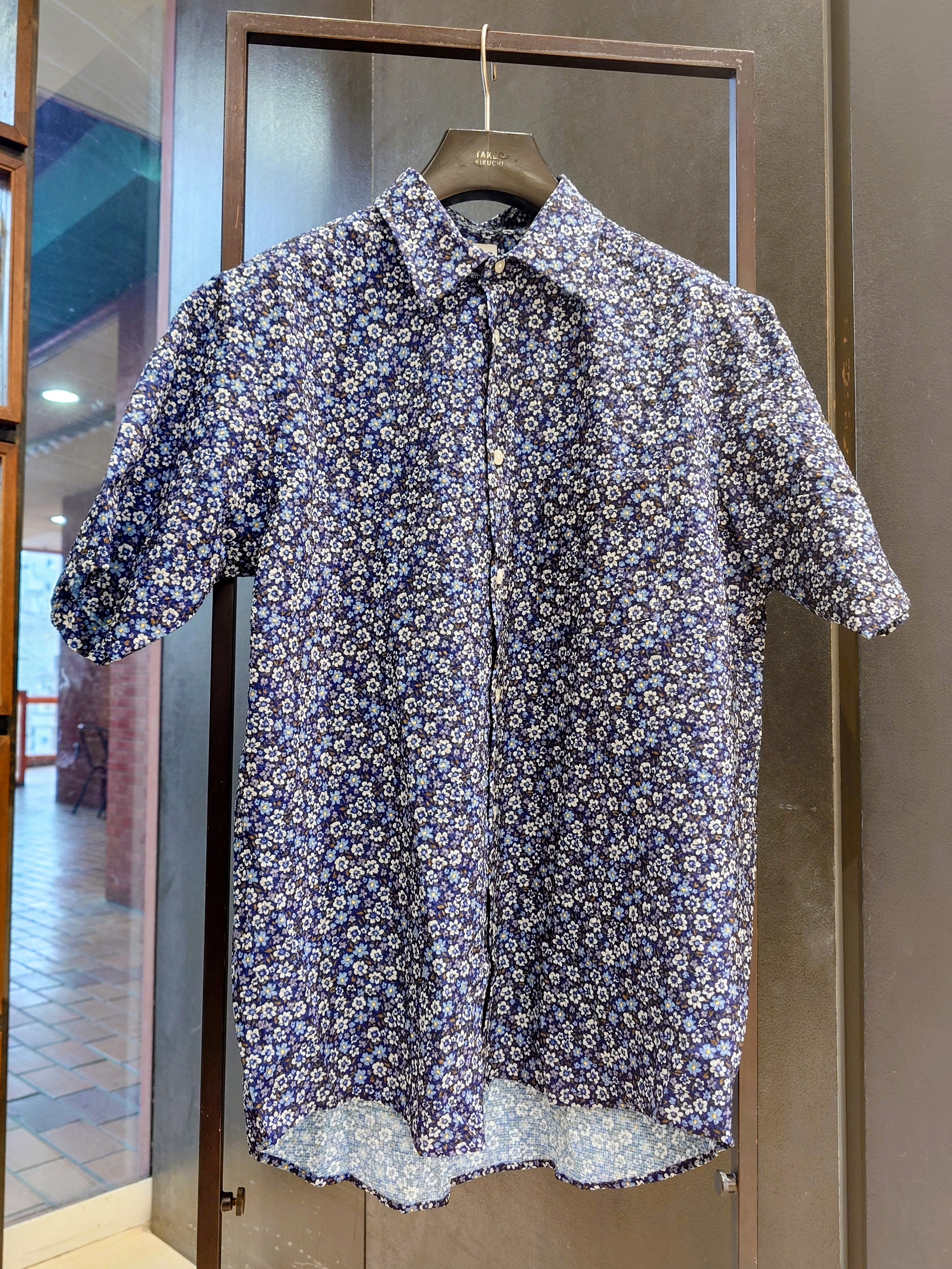 かしげるさんの「TAKEO KIKUCHI｜リップル小花シャツ」を使ったコーディネート