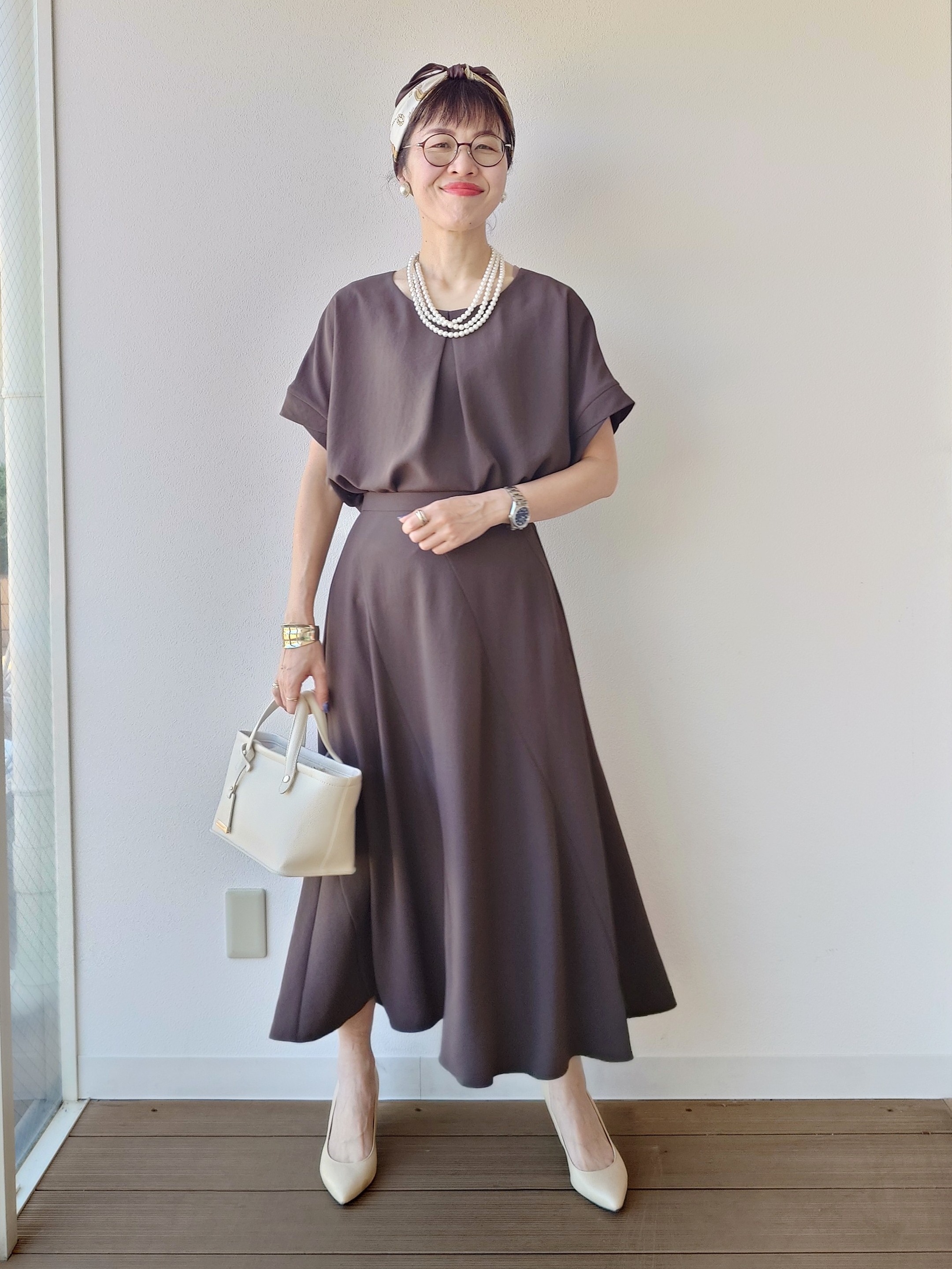 MUTSUKOさんの「UNTITLED｜【前後2WAY/はっ水/セットアップ可】リラクシーフレンチスリーブブラウス」を使ったコーディネート