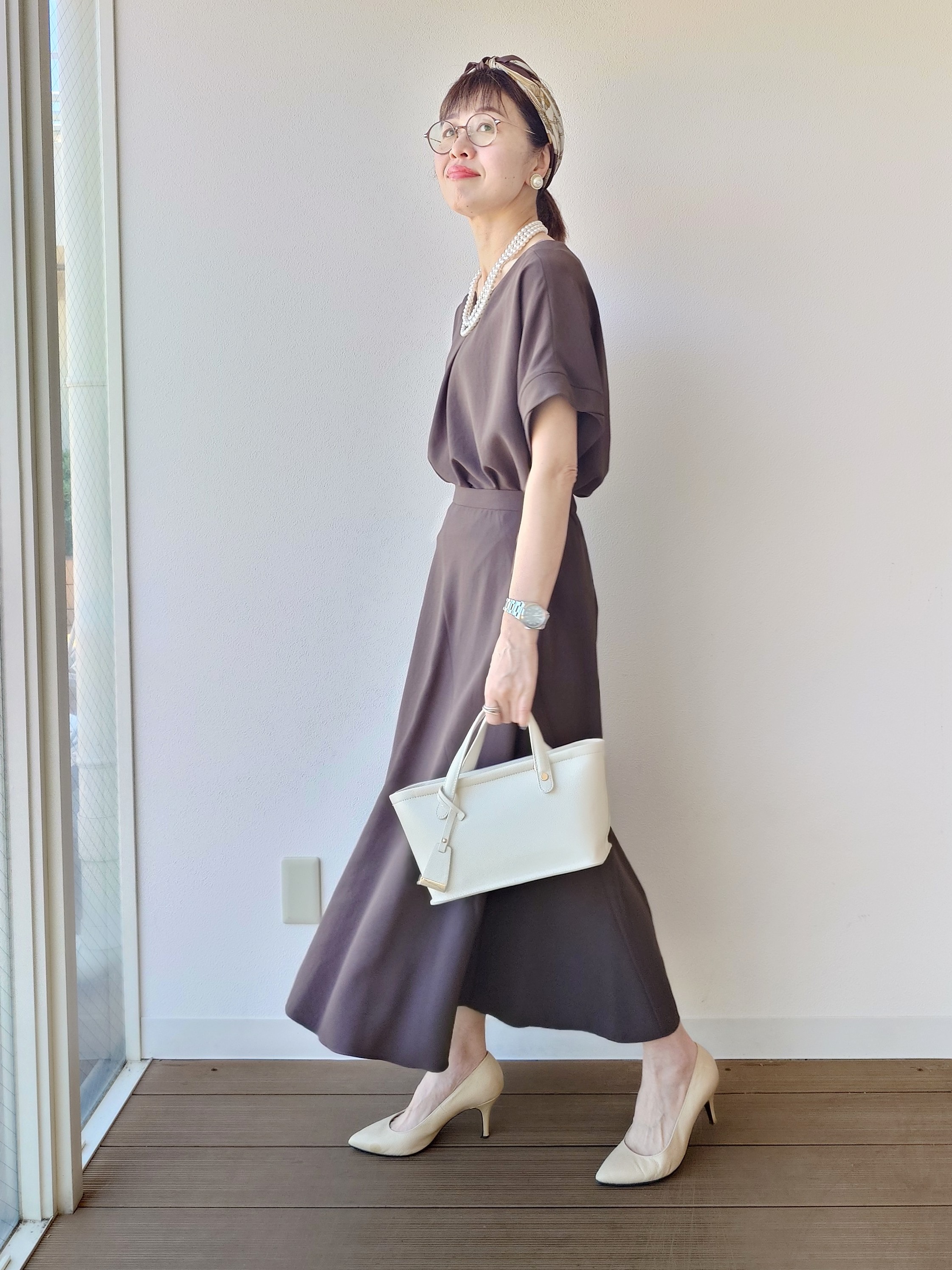 MUTSUKOさんの「UNTITLED｜【前後2WAY/はっ水/セットアップ可】リラクシーフレンチスリーブブラウス」を使ったコーディネート