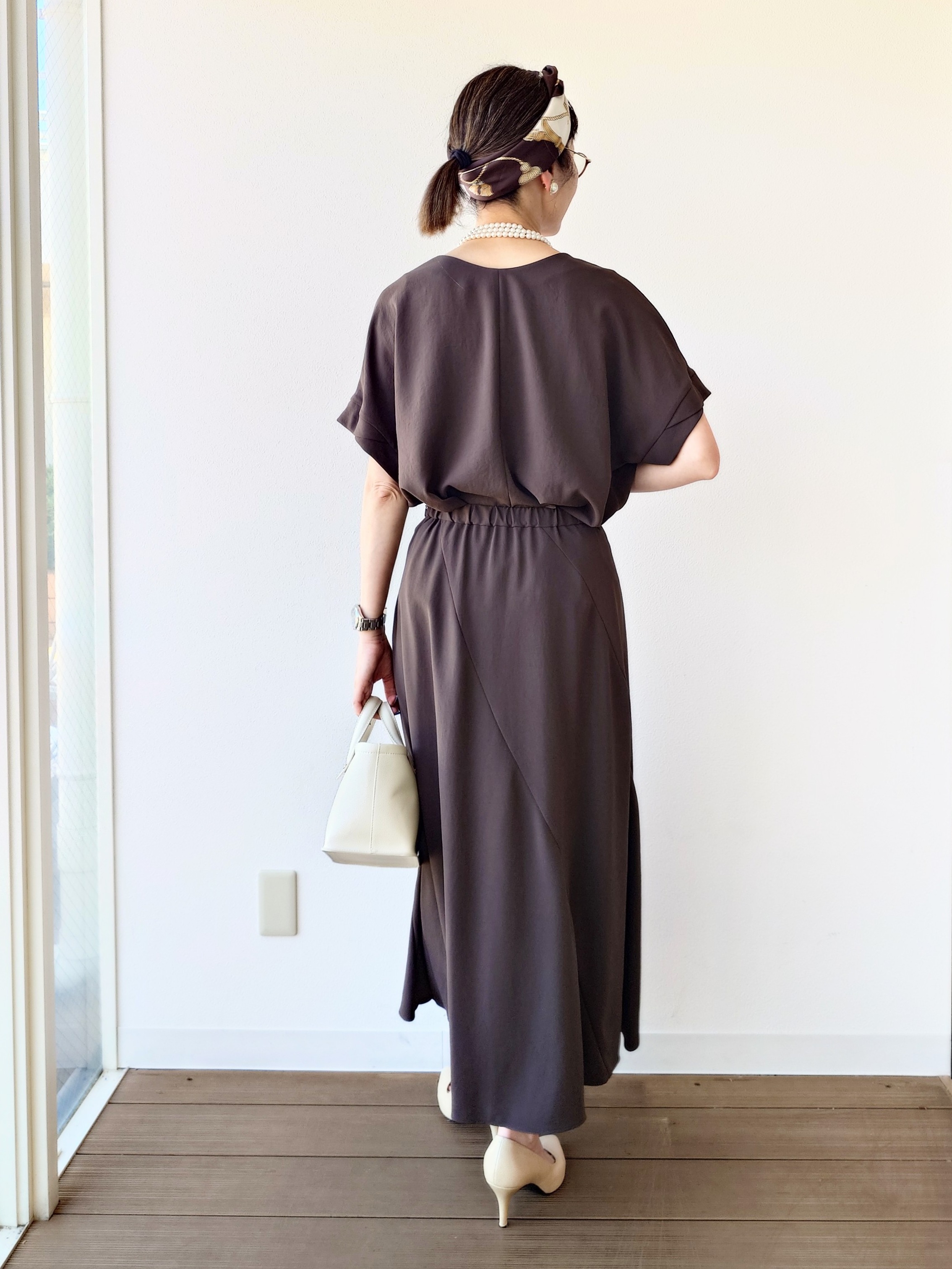 MUTSUKOさんの「UNTITLED｜【前後2WAY/はっ水/セットアップ可】リラクシーフレンチスリーブブラウス」を使ったコーディネート
