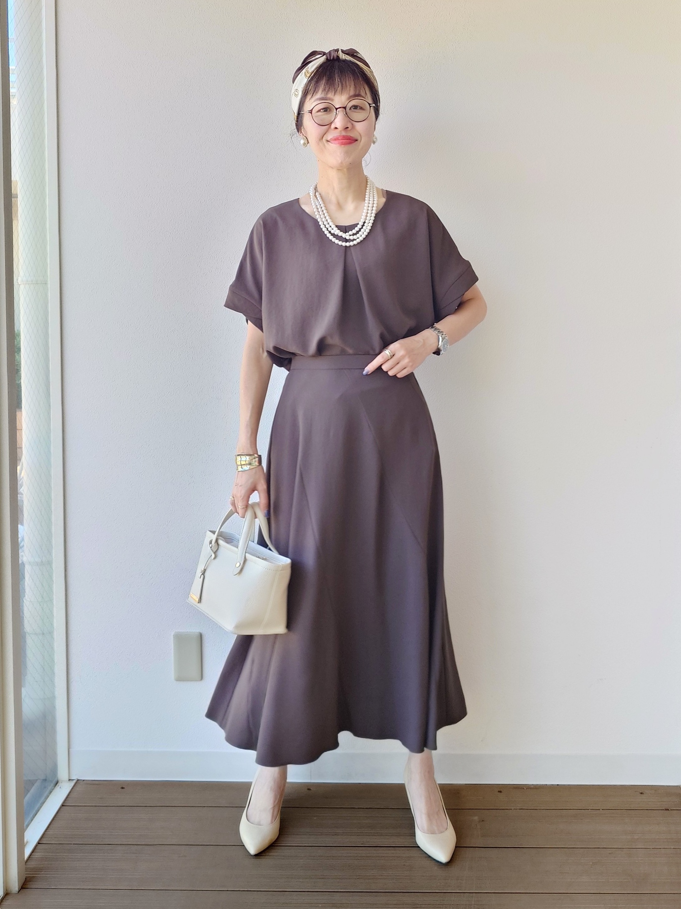 MUTSUKOさんの「UNTITLED｜【前後2WAY/はっ水/セットアップ可】リラクシーフレンチスリーブブラウス」を使ったコーディネート