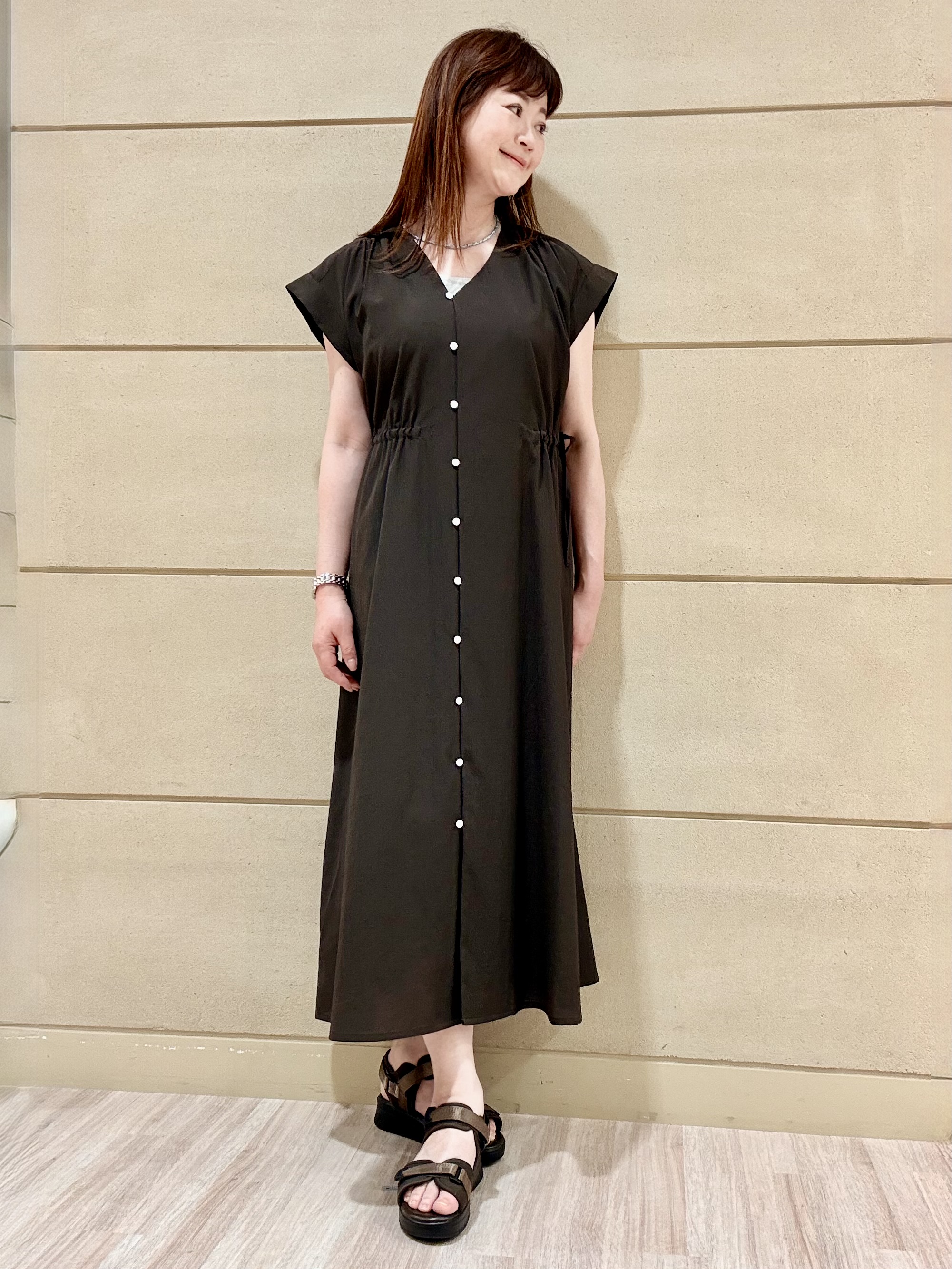 Marさんの「Reflect｜【通気性あり／涼しい／マシンウォッシャブル】フロントボタンワンピース」を使ったコーディネート