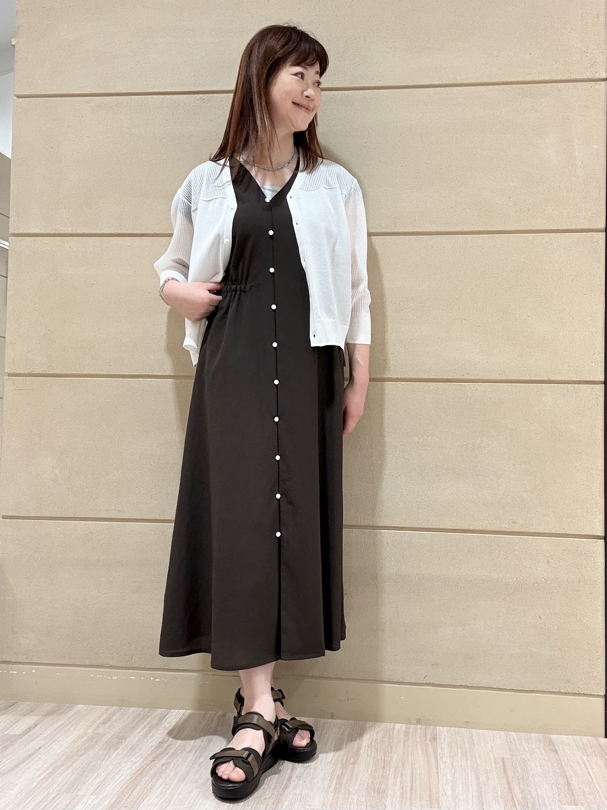 Marさんの「Reflect｜【通気性あり／涼しい／マシンウォッシャブル】フロントボタンワンピース」を使ったコーディネート