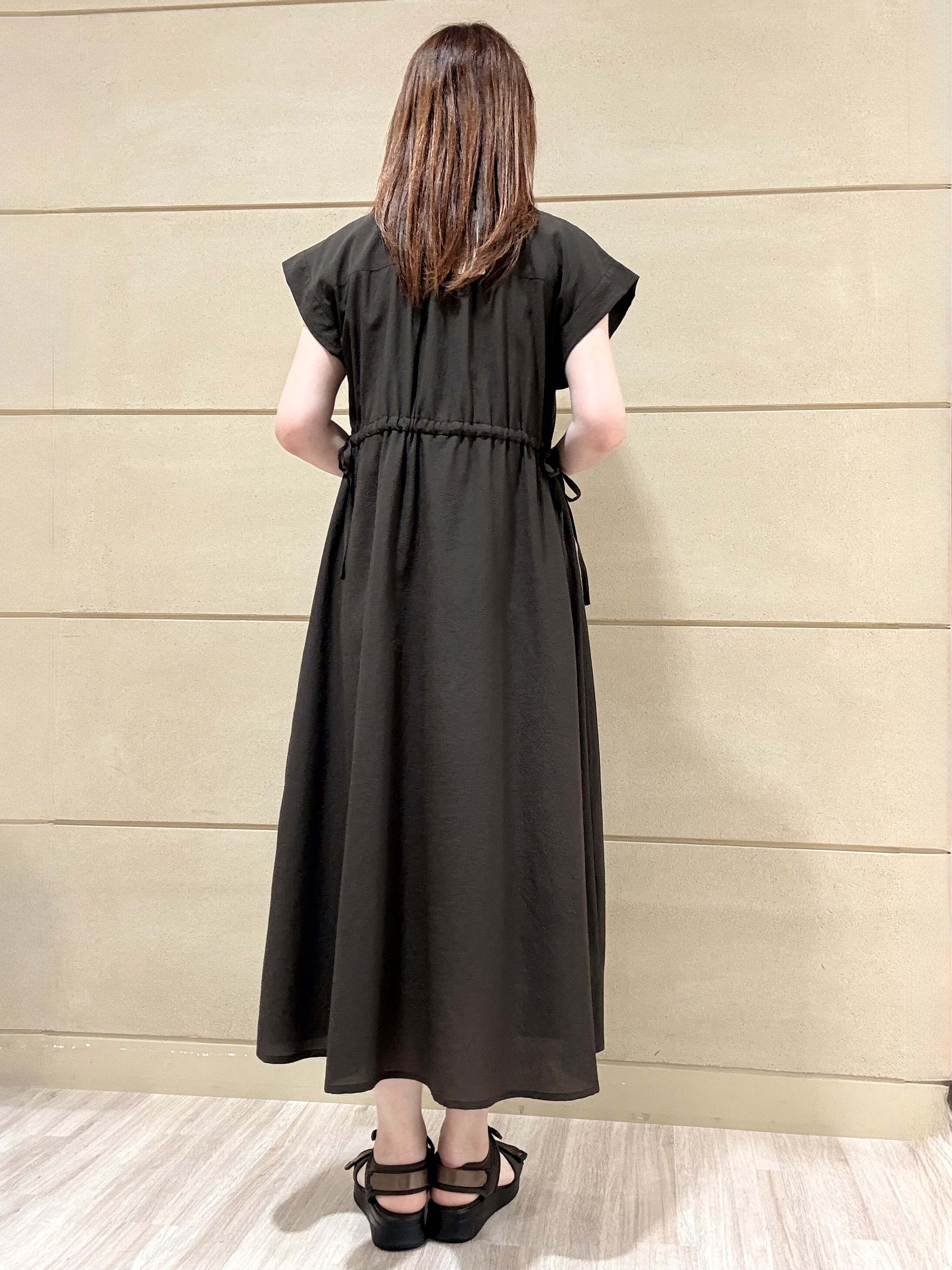 Marさんの「Reflect｜【通気性あり／涼しい／マシンウォッシャブル】フロントボタンワンピース」を使ったコーディネート