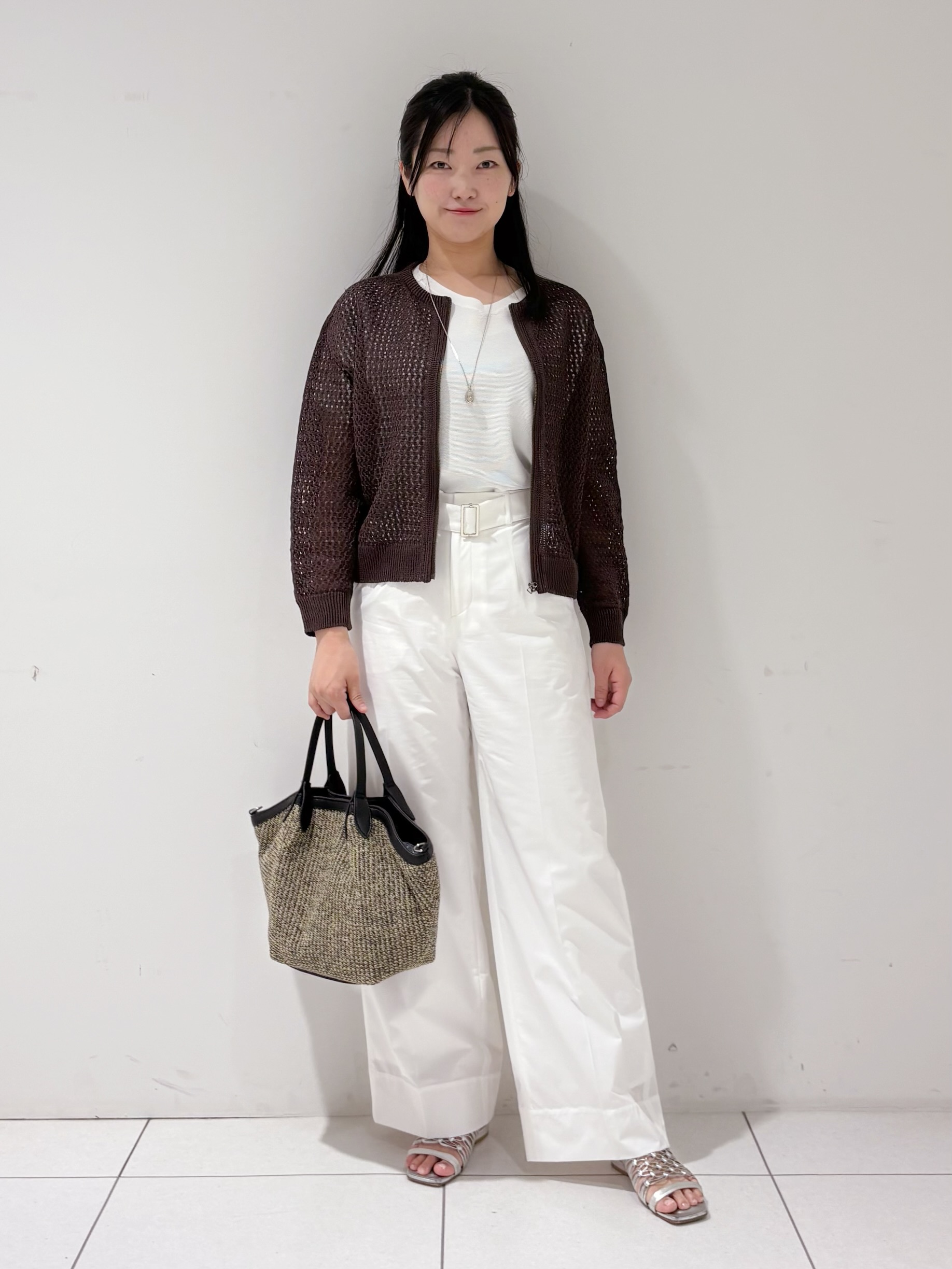 momokoさんの「INDIVI｜【洗える】ガーター編みVネックニットT」を使ったコーディネート