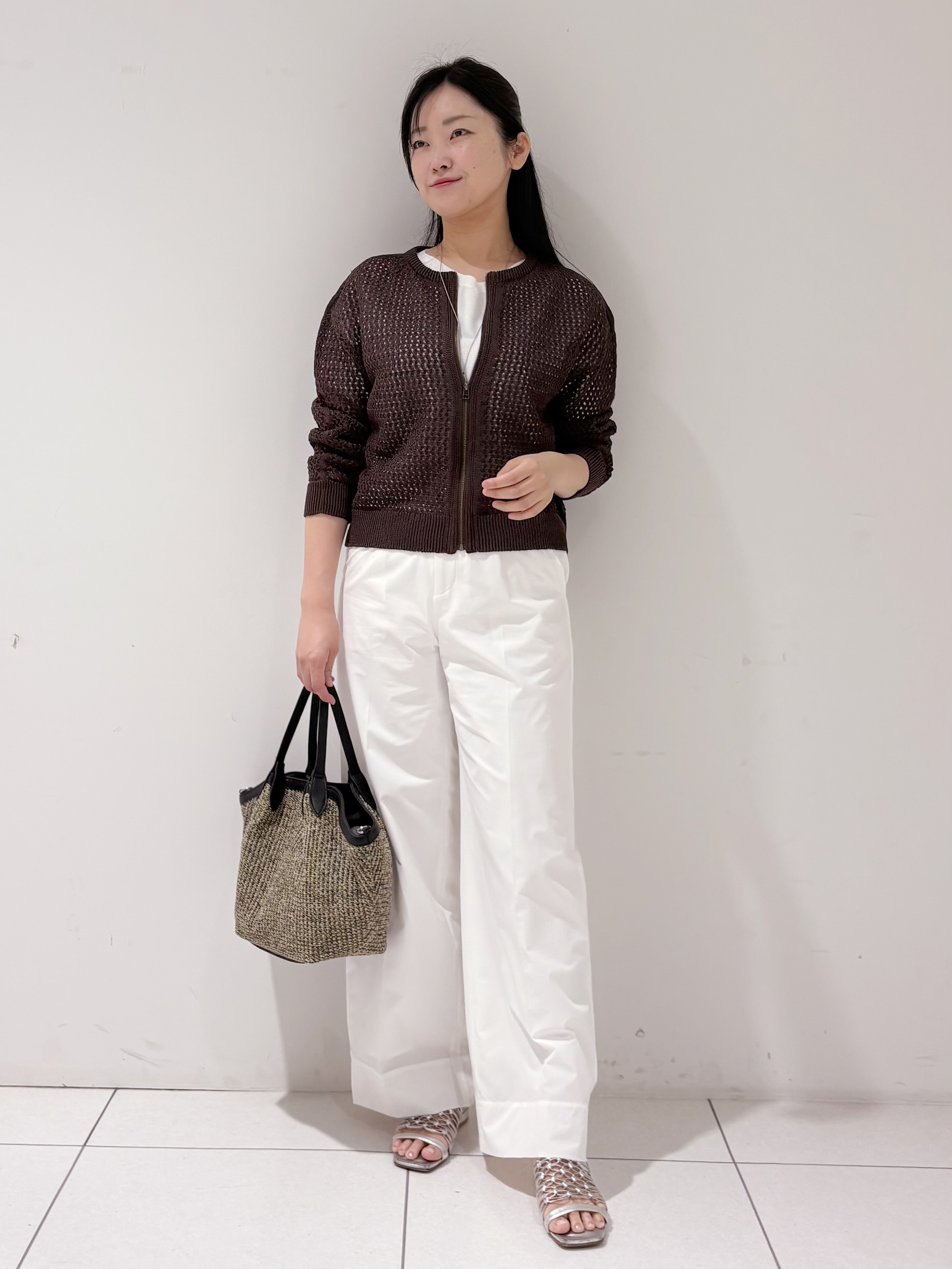 momokoさんの「INDIVI｜【洗える】ガーター編みVネックニットT」を使ったコーディネート