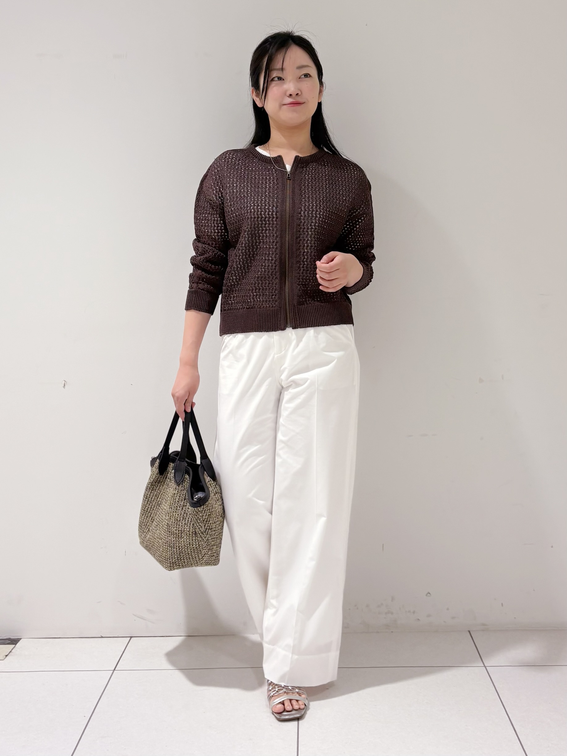 momokoさんの「INDIVI｜【洗える】ガーター編みVネックニットT」を使ったコーディネート