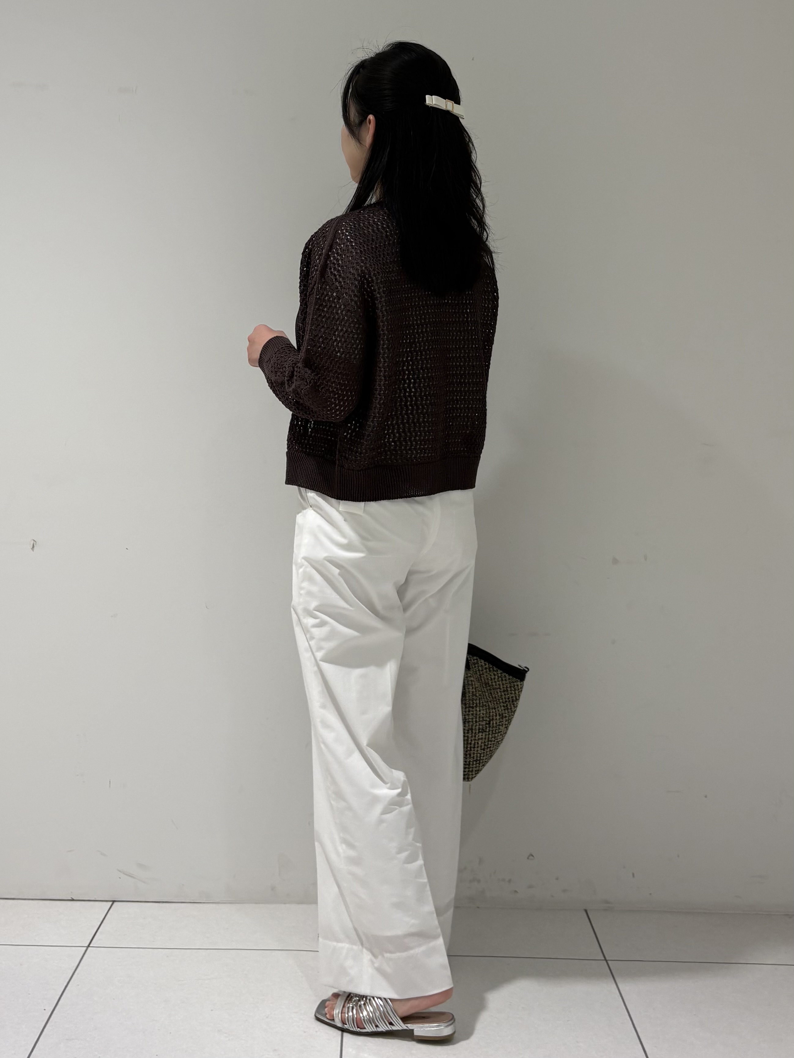 momokoさんの「INDIVI｜【洗える】ガーター編みVネックニットT」を使ったコーディネート