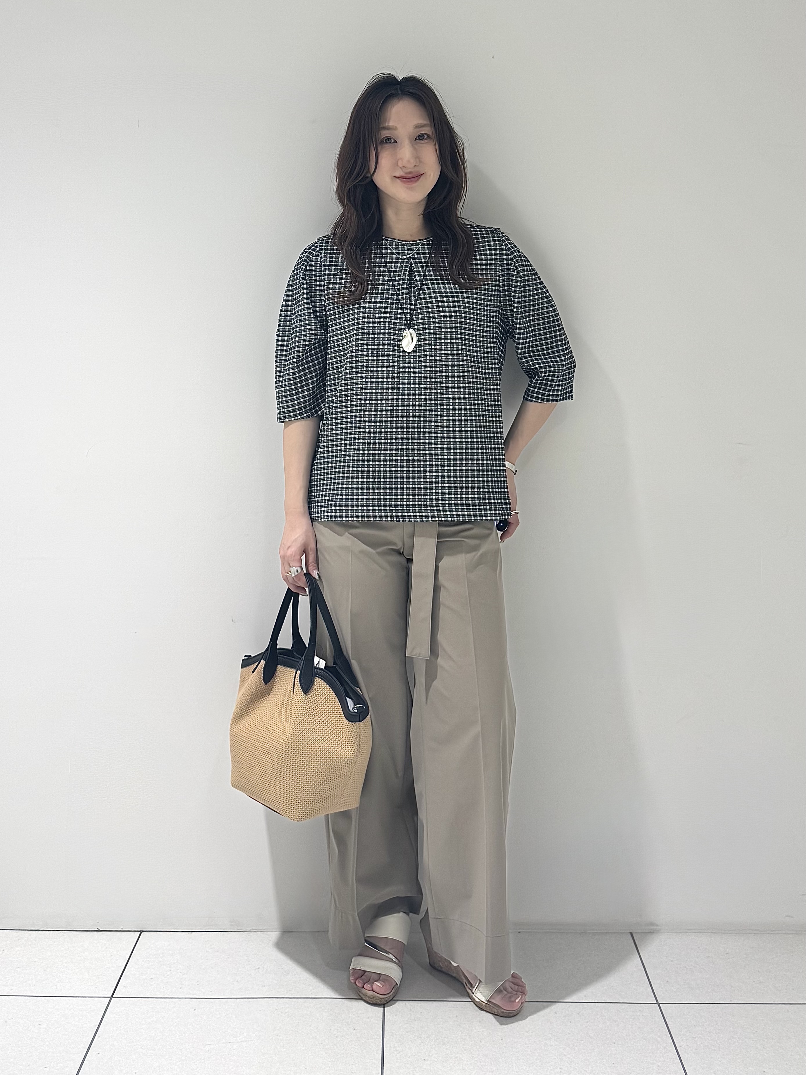 そんさんの「INDIVI｜【UVケア／吸汗速乾】チェック柄タックボリュームスリーブトップス」を使ったコーディネート