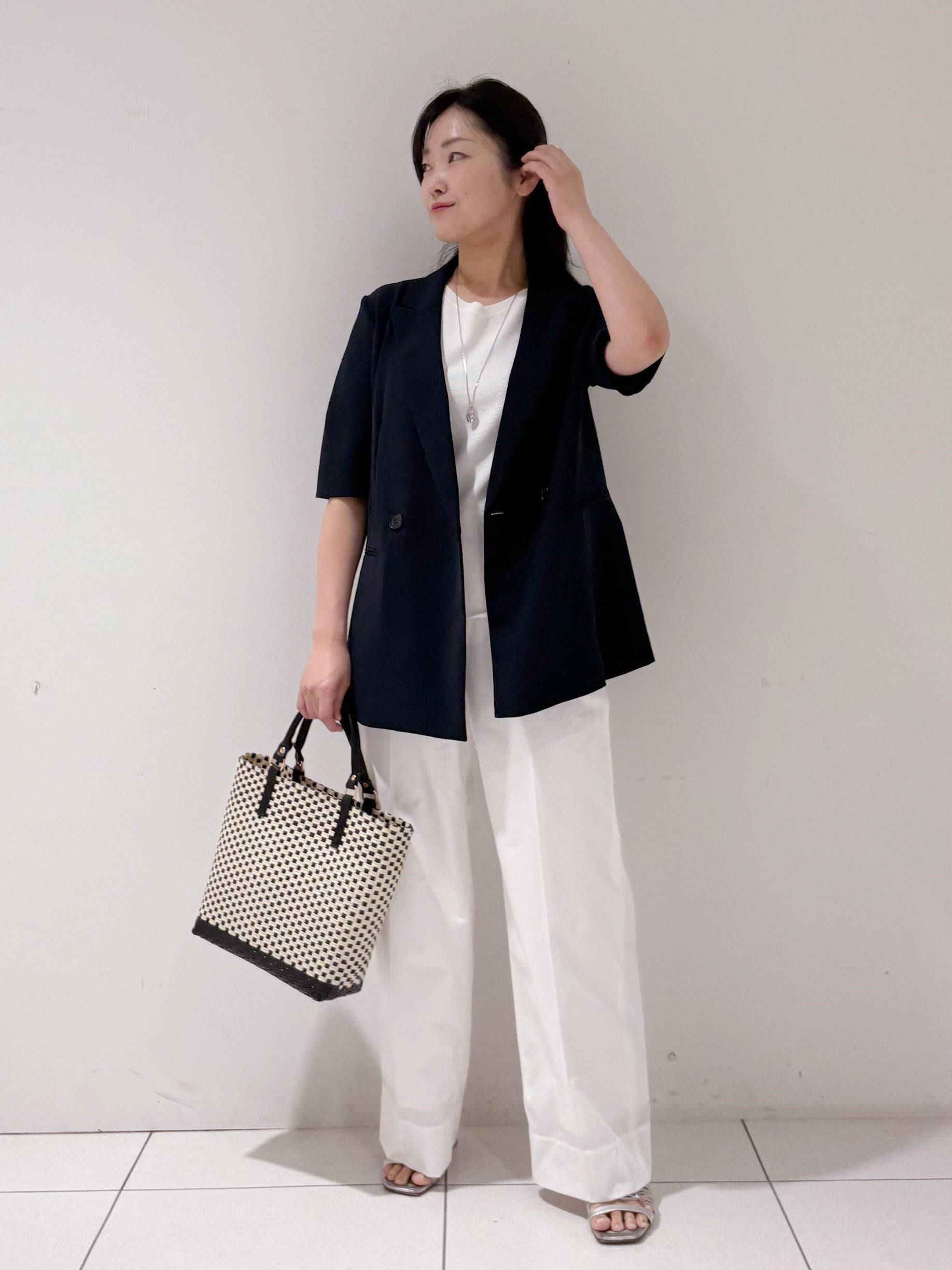 momokoさんの「INDIVI｜【着る日傘】ハーフスリーブダブルジャケット」を使ったコーディネート