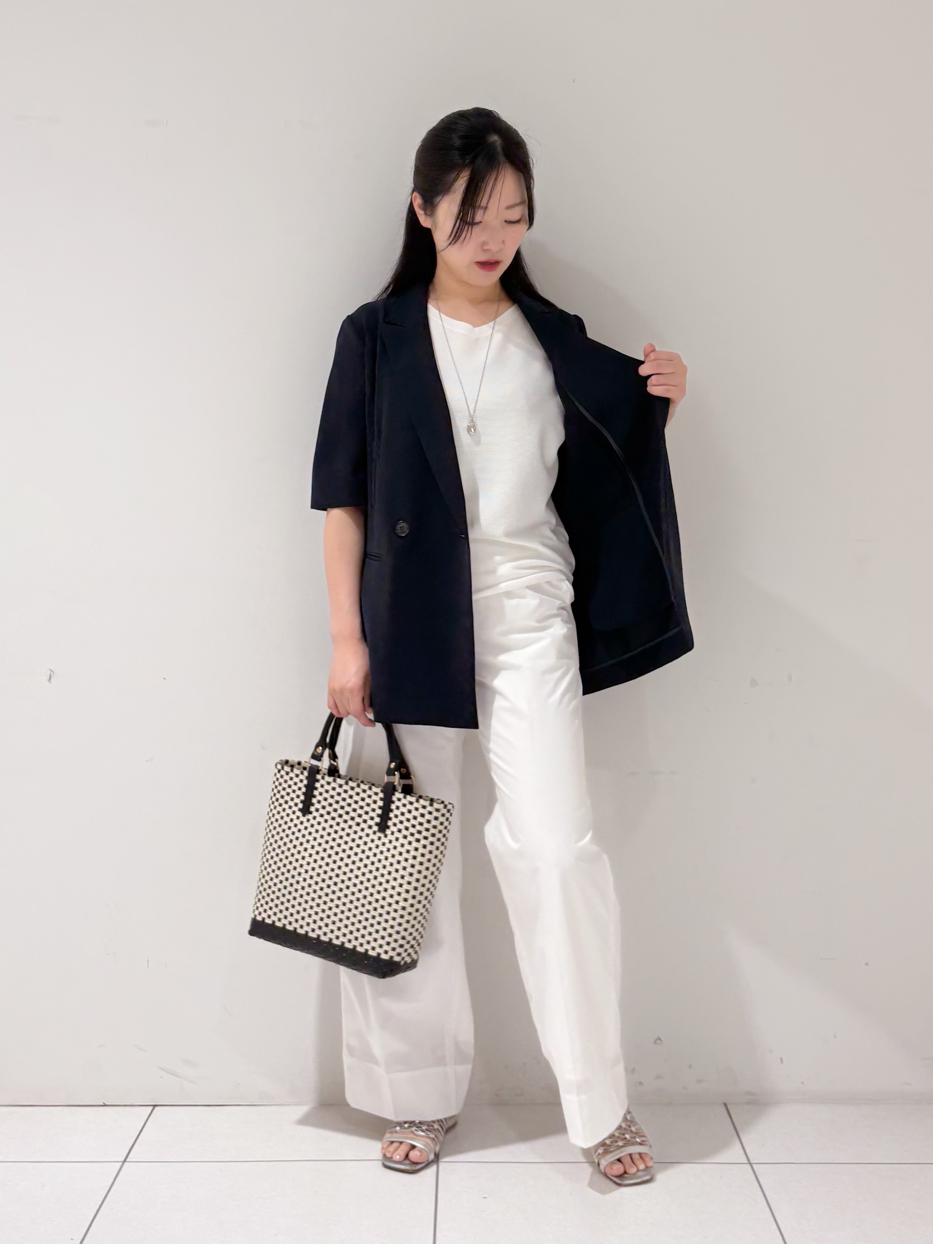 momokoさんの「INDIVI｜【着る日傘】ハーフスリーブダブルジャケット」を使ったコーディネート