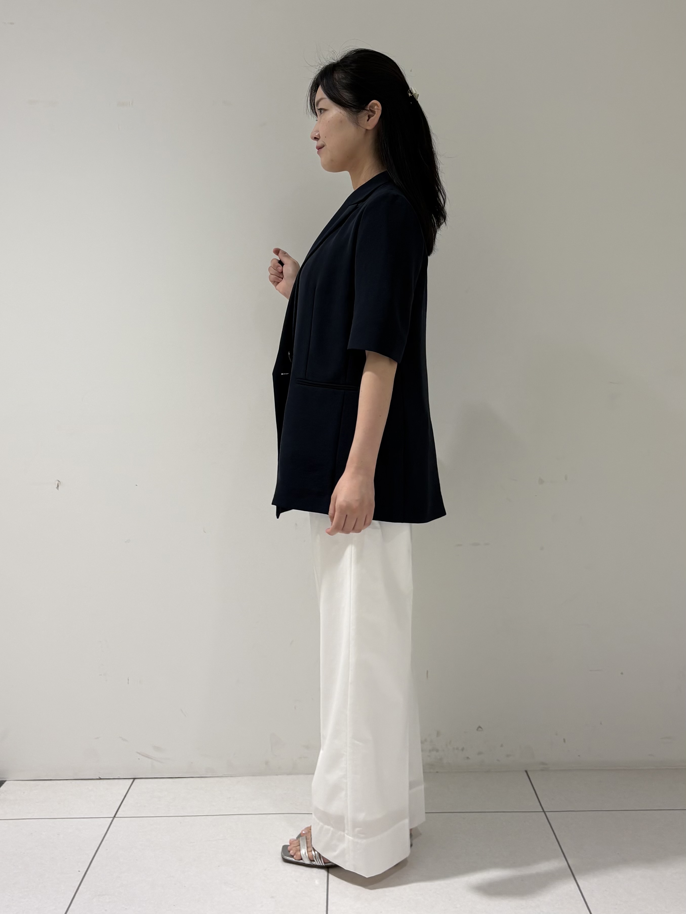 momokoさんの「INDIVI｜【着る日傘】ハーフスリーブダブルジャケット」を使ったコーディネート