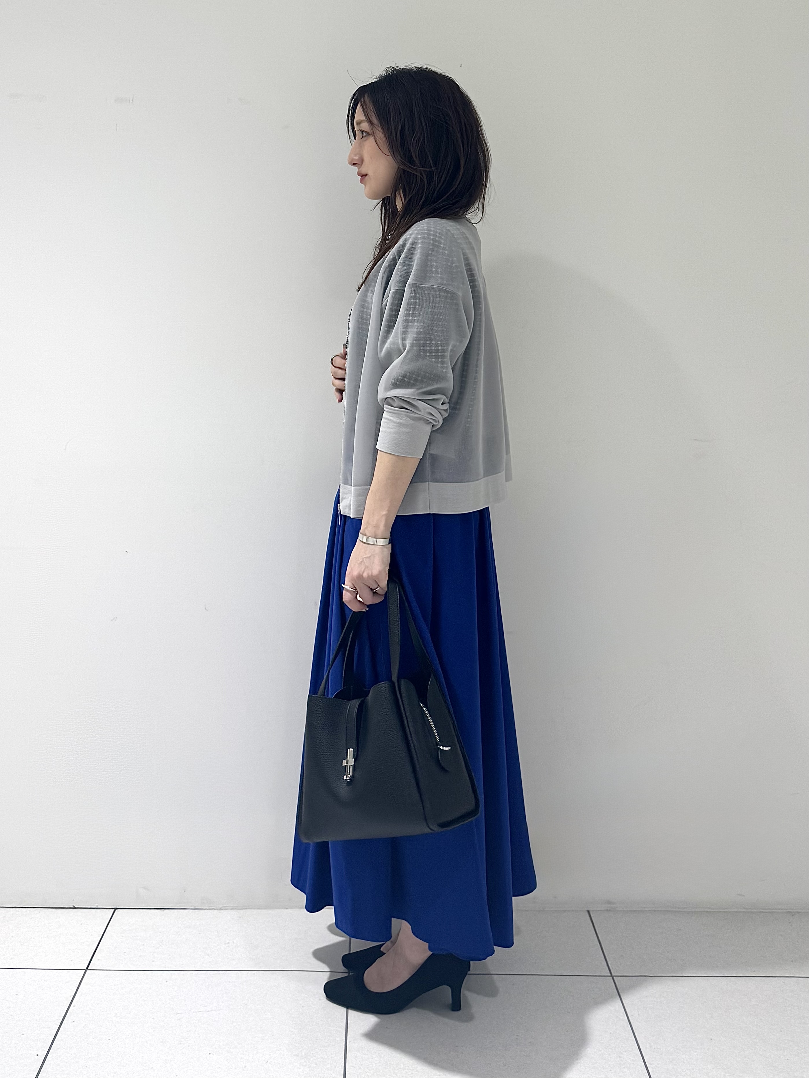 そんさんの「INDIVI｜【洗える／シアーラメ】ブルゾン風ジップアップニットカーディガン」を使ったコーディネート