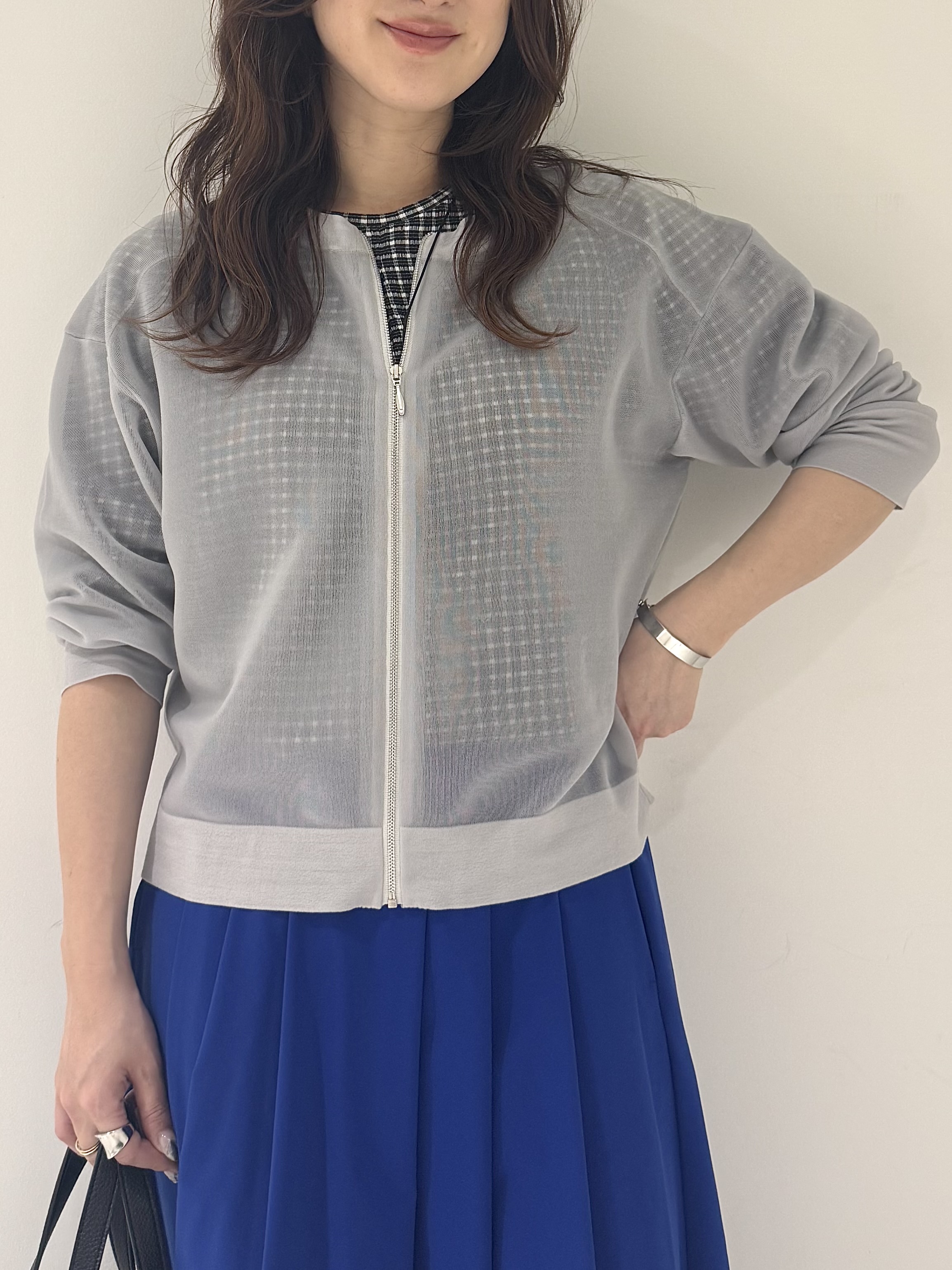 そんさんの「INDIVI｜【洗える／シアーラメ】ブルゾン風ジップアップニットカーディガン」を使ったコーディネート