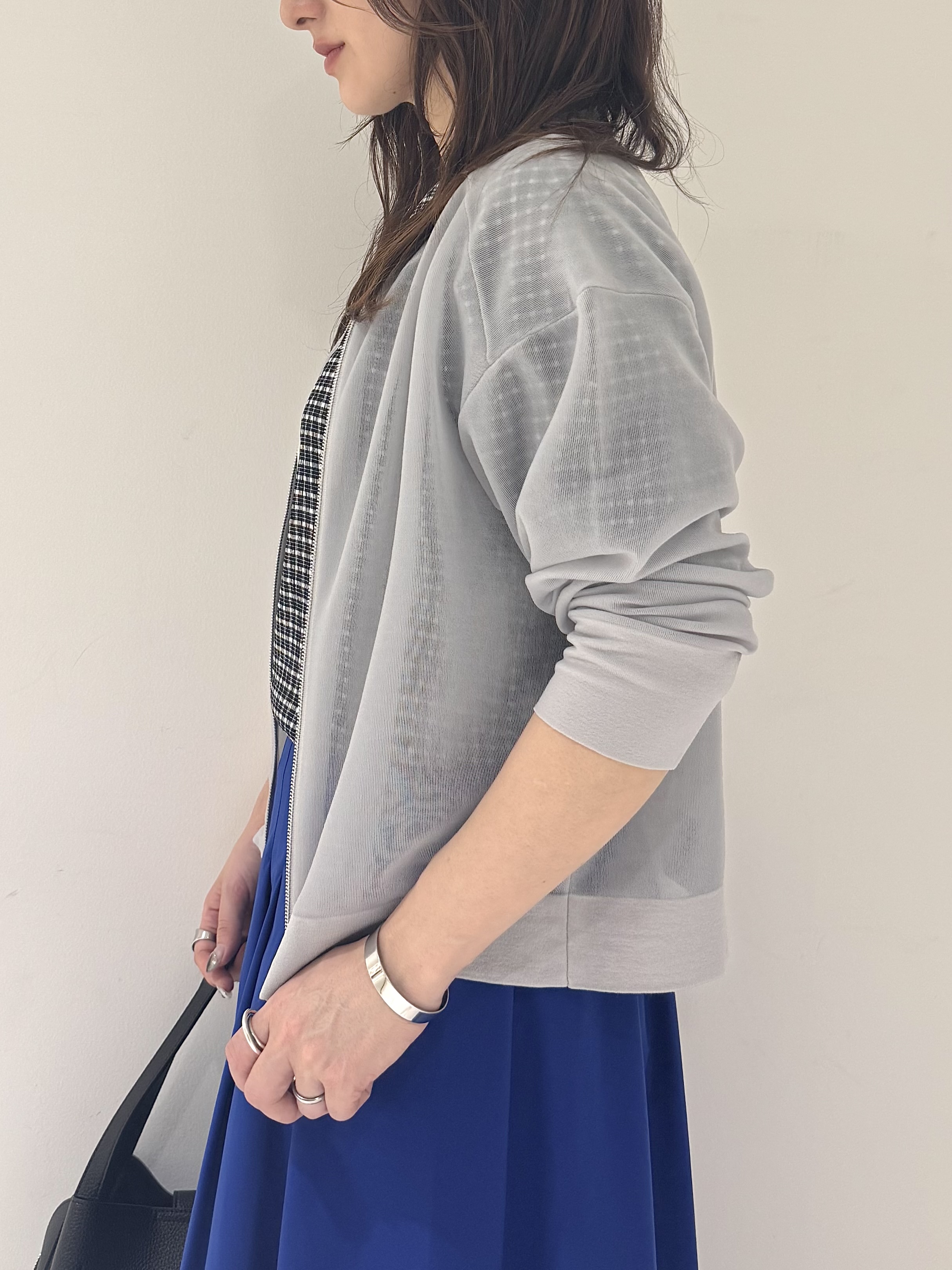 そんさんの「INDIVI｜【洗える／シアーラメ】ブルゾン風ジップアップニットカーディガン」を使ったコーディネート
