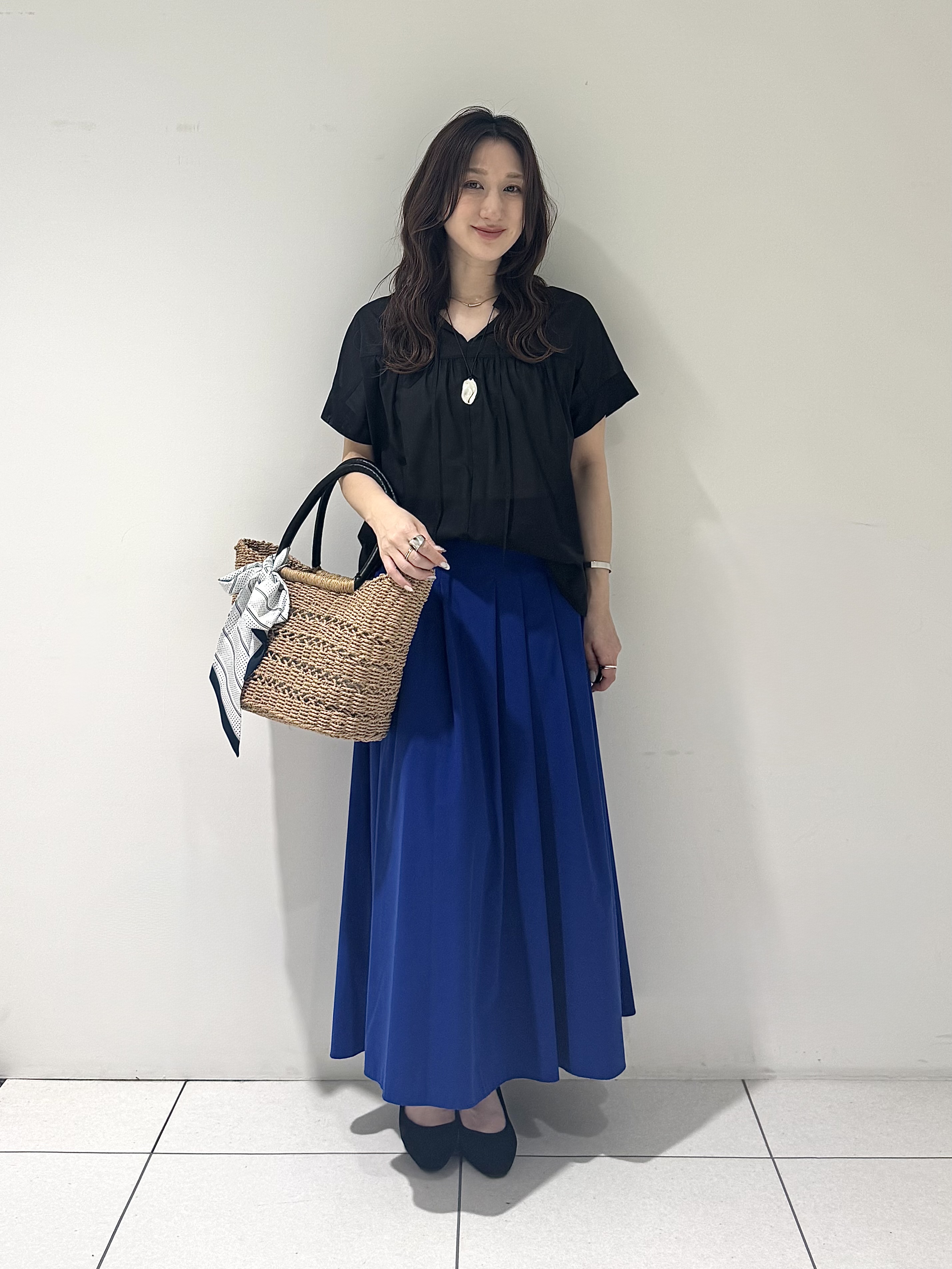 そんさんの「INDIVI｜【洗える／軽やか】フリル衿ギャザーブラウス」を使ったコーディネート