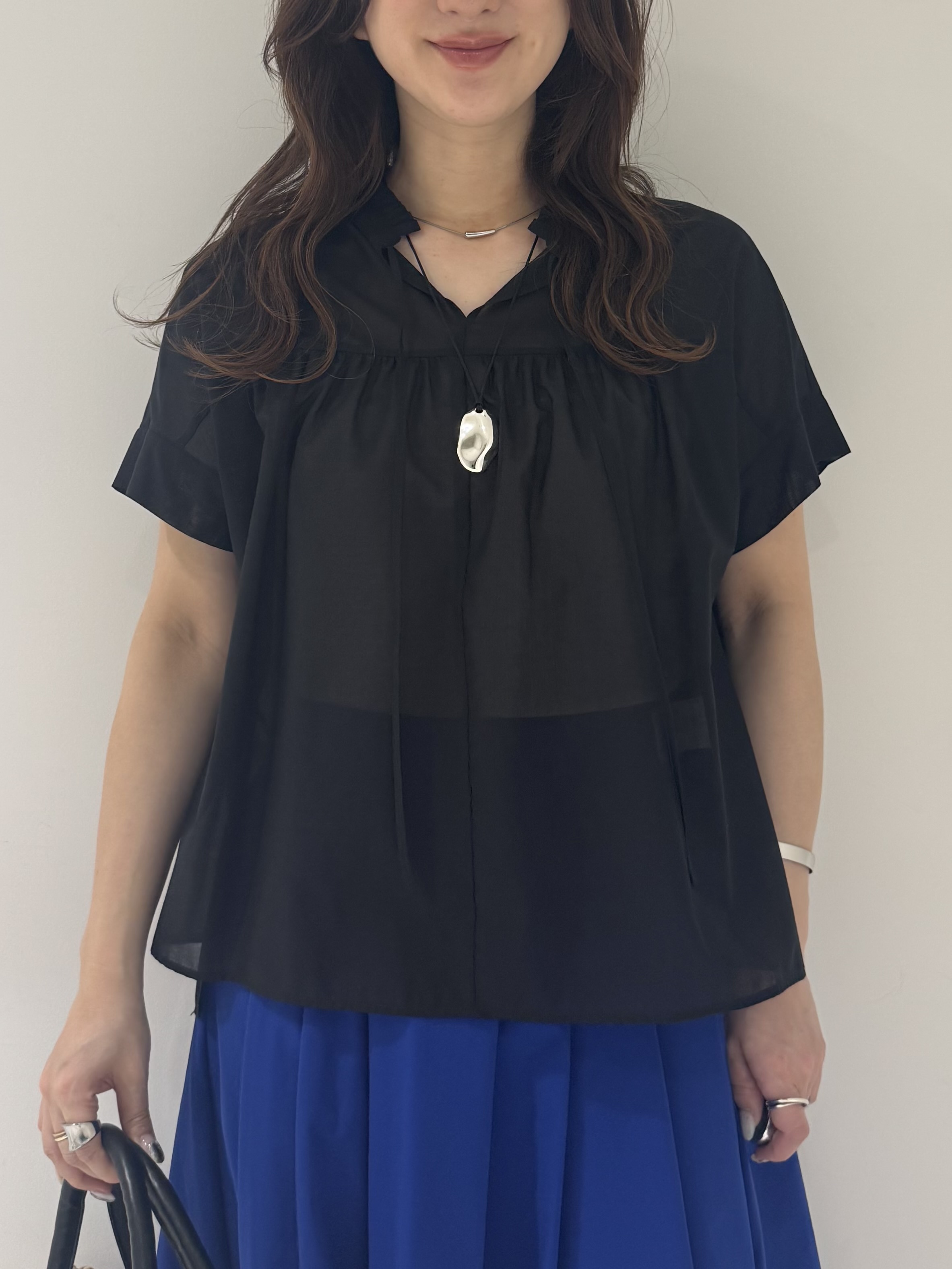 そんさんの「INDIVI｜【洗える／軽やか】フリル衿ギャザーブラウス」を使ったコーディネート