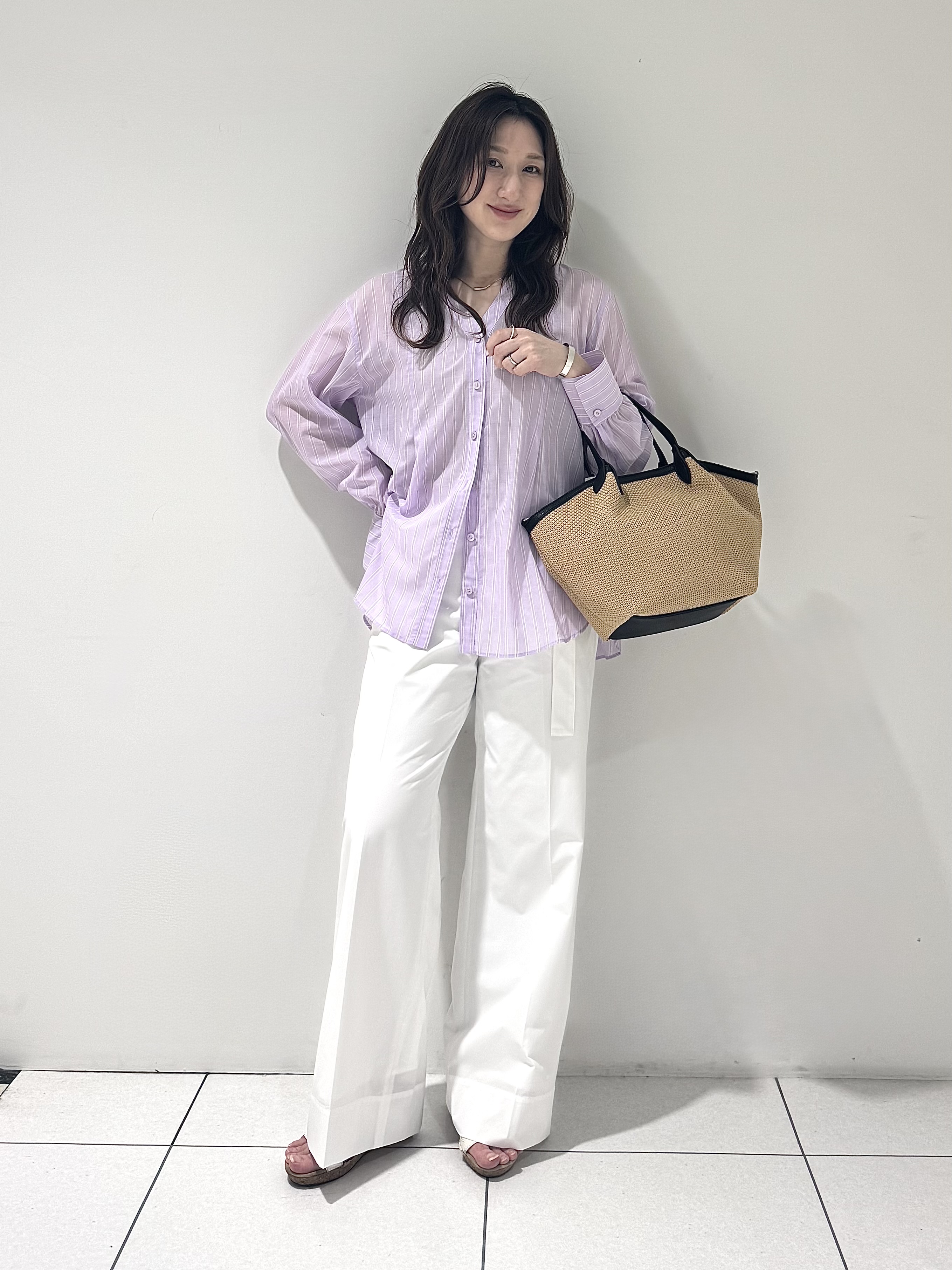 そんさんの「INDIVI｜【洗える／軽やか】無地＆ストライプ柄 切替タックブラウス」を使ったコーディネート