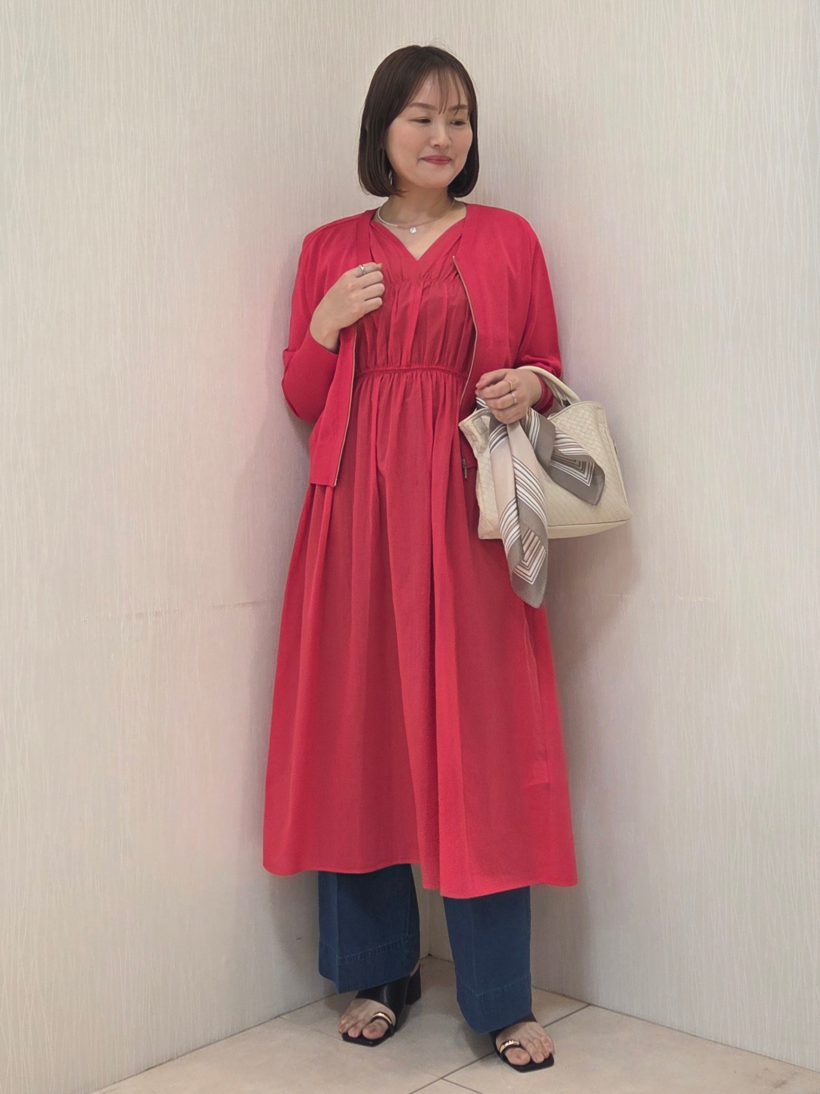naokoさんの「UNTITLED｜【アンサンブル可/日除け・冷房対策】シアーレーヨンZIPカーディガン」を使ったコーディネート