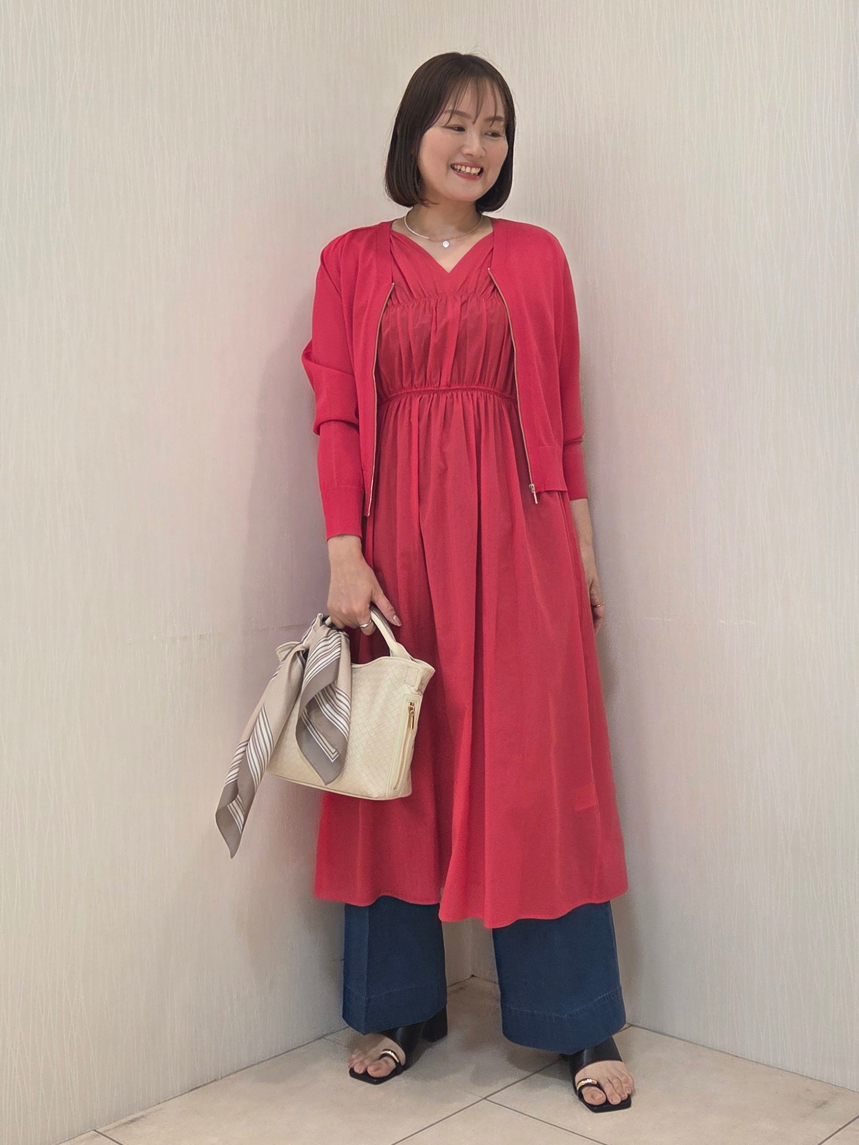 naokoさんの「UNTITLED｜【アンサンブル可/日除け・冷房対策】シアーレーヨンZIPカーディガン」を使ったコーディネート