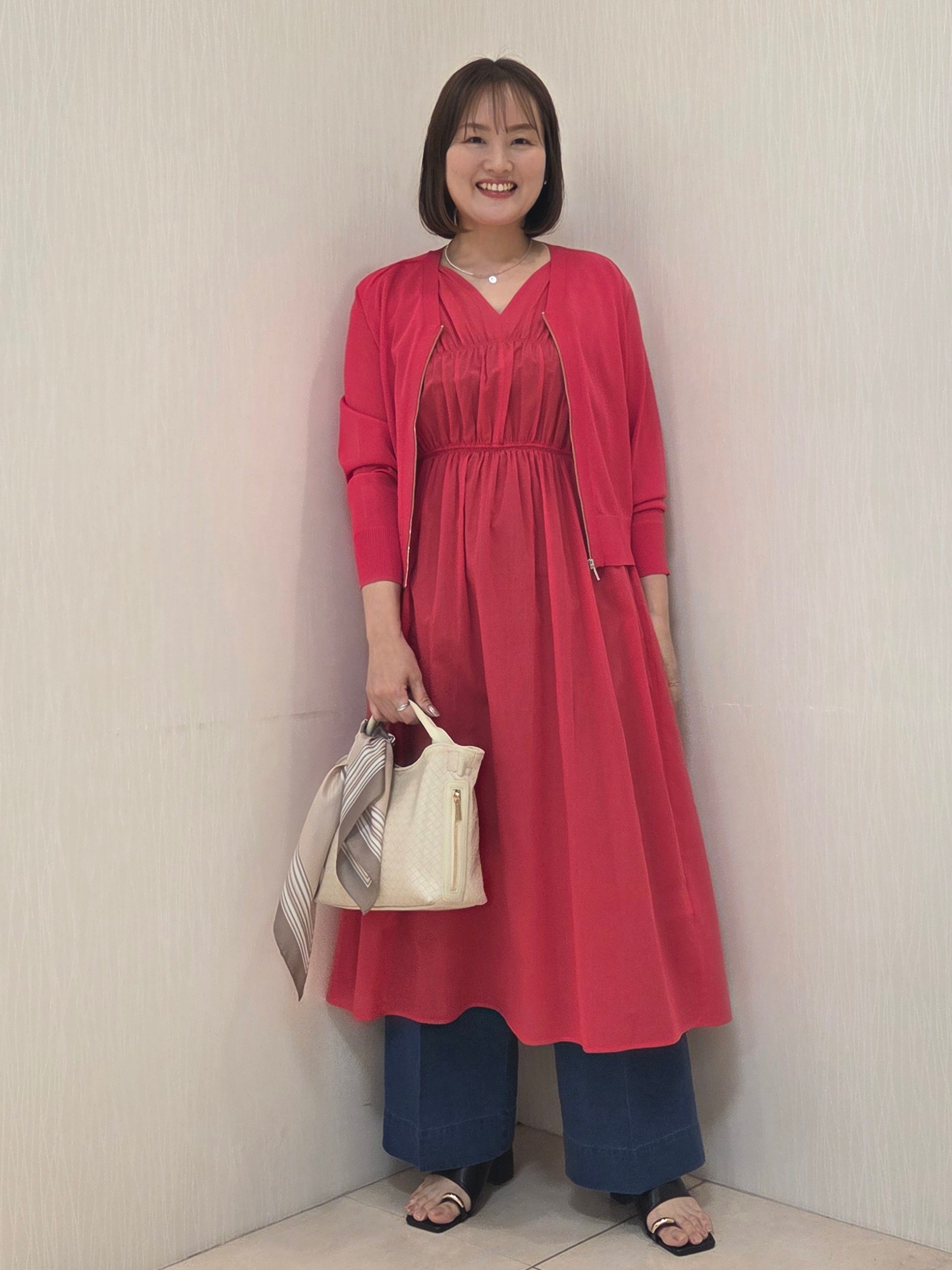 naokoさんの「UNTITLED｜【アンサンブル可/日除け・冷房対策】シアーレーヨンZIPカーディガン」を使ったコーディネート