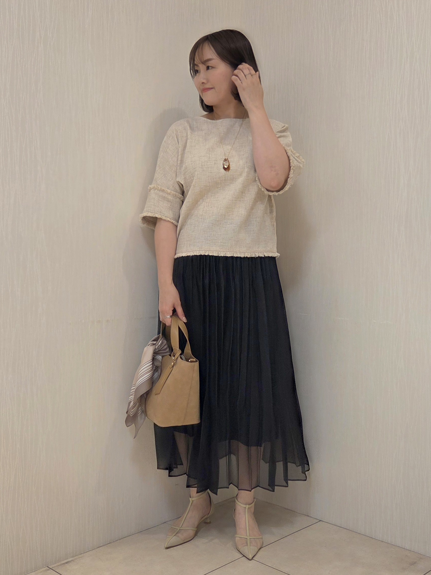 naokoさんの「UNTITLED｜ドライミックスツィードブラウス」を使ったコーディネート