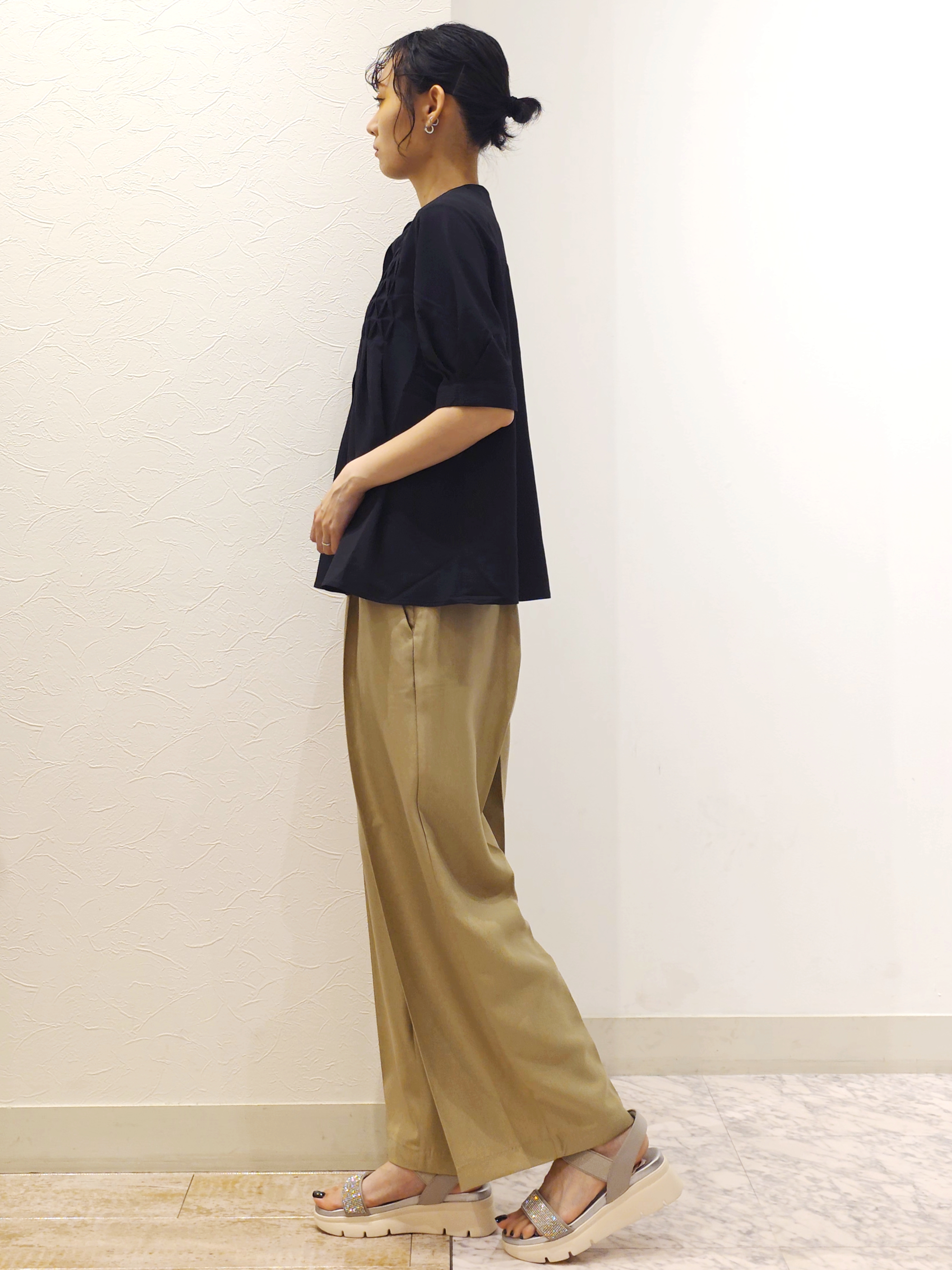 ケイさんの「grove｜【貴島明日香さん着用/体型カバー】ON・OFF使えるスモッキングタックブラウス」を使ったコーディネート