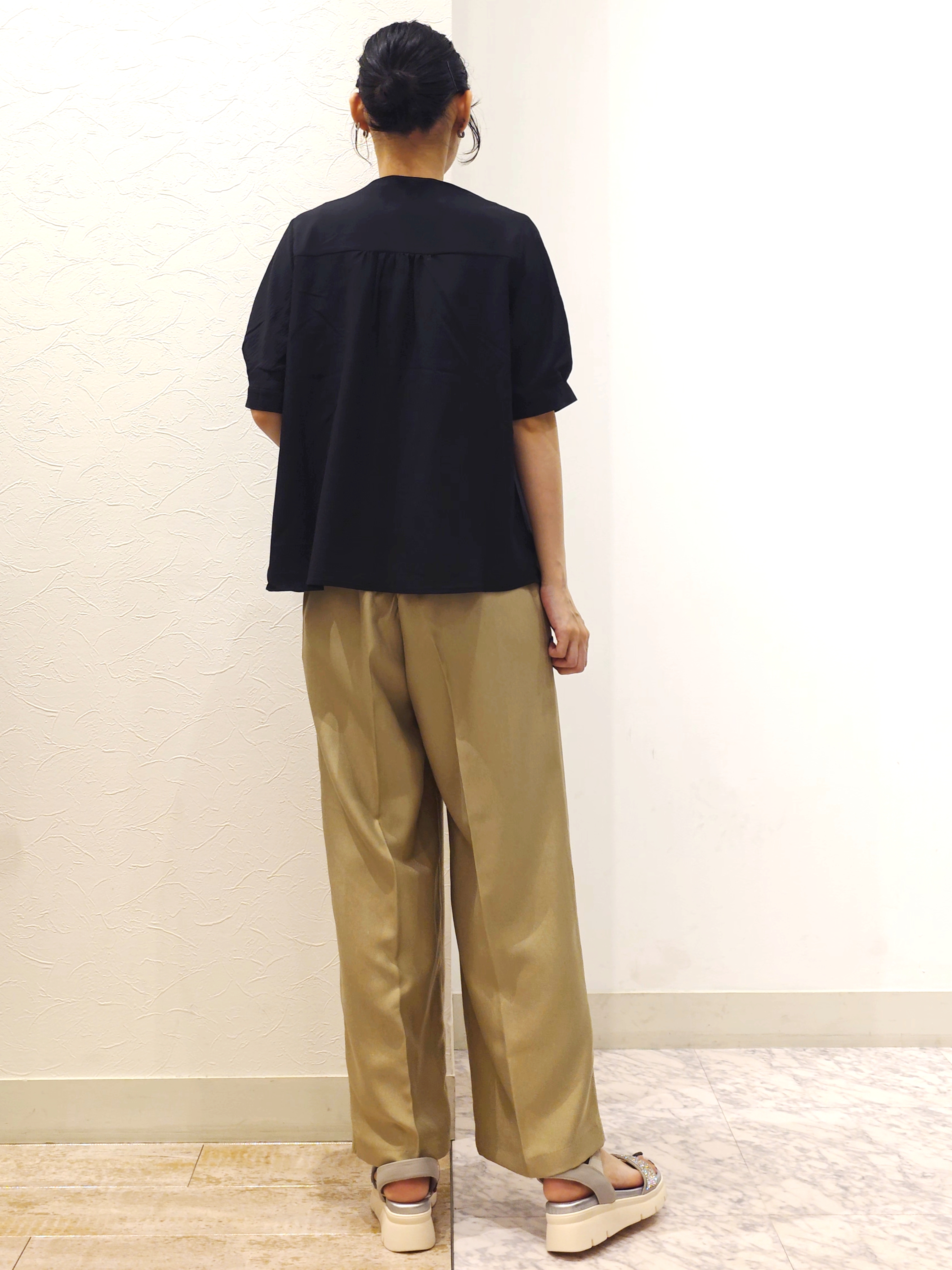 ケイさんの「grove｜【貴島明日香さん着用/体型カバー】ON・OFF使えるスモッキングタックブラウス」を使ったコーディネート