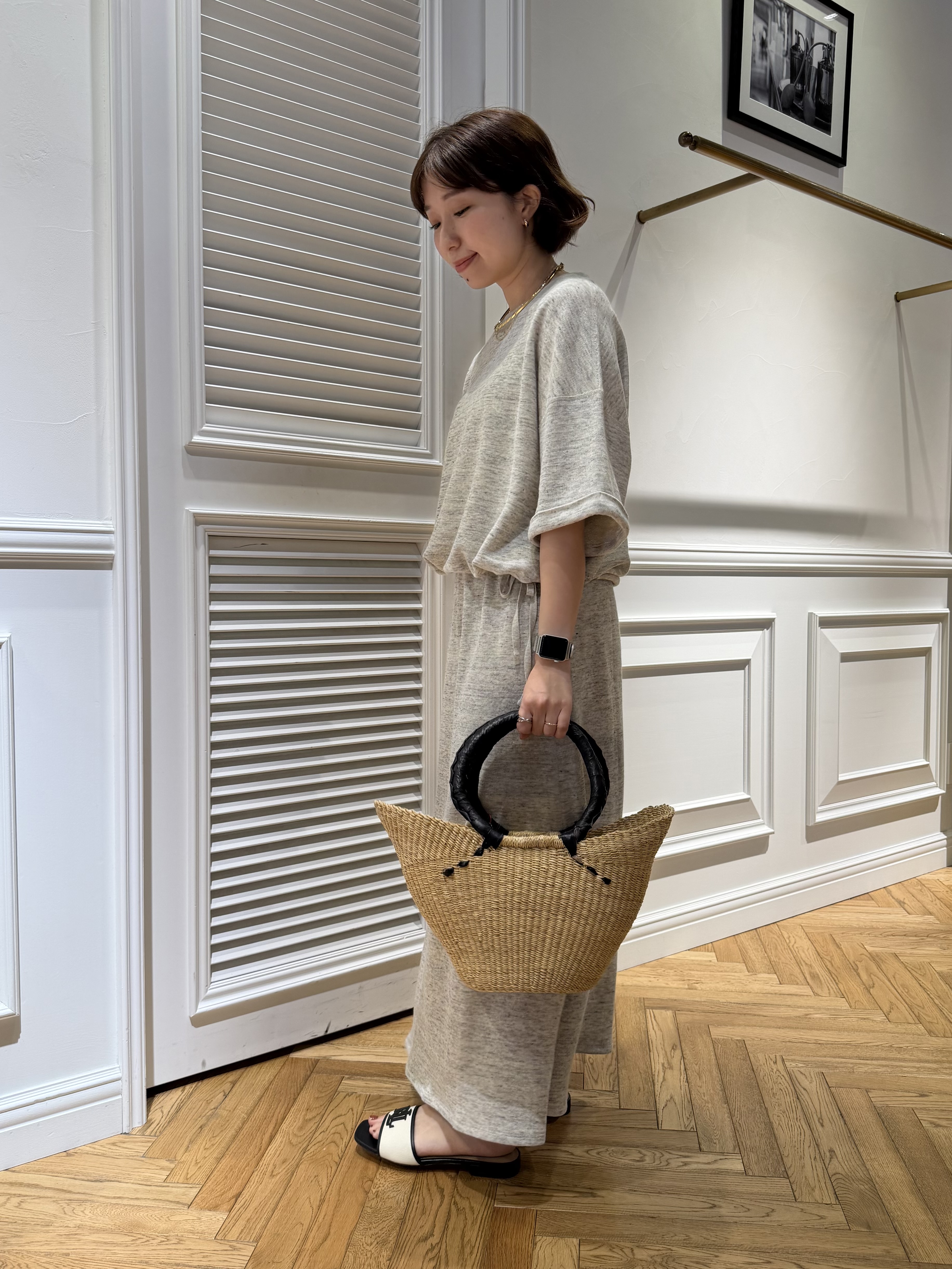つじ まこさんの「DRESSTERIOR｜【ウォッシャブル/セットアップ可】リネン混裏毛ドロストプルオーバー」を使ったコーディネート