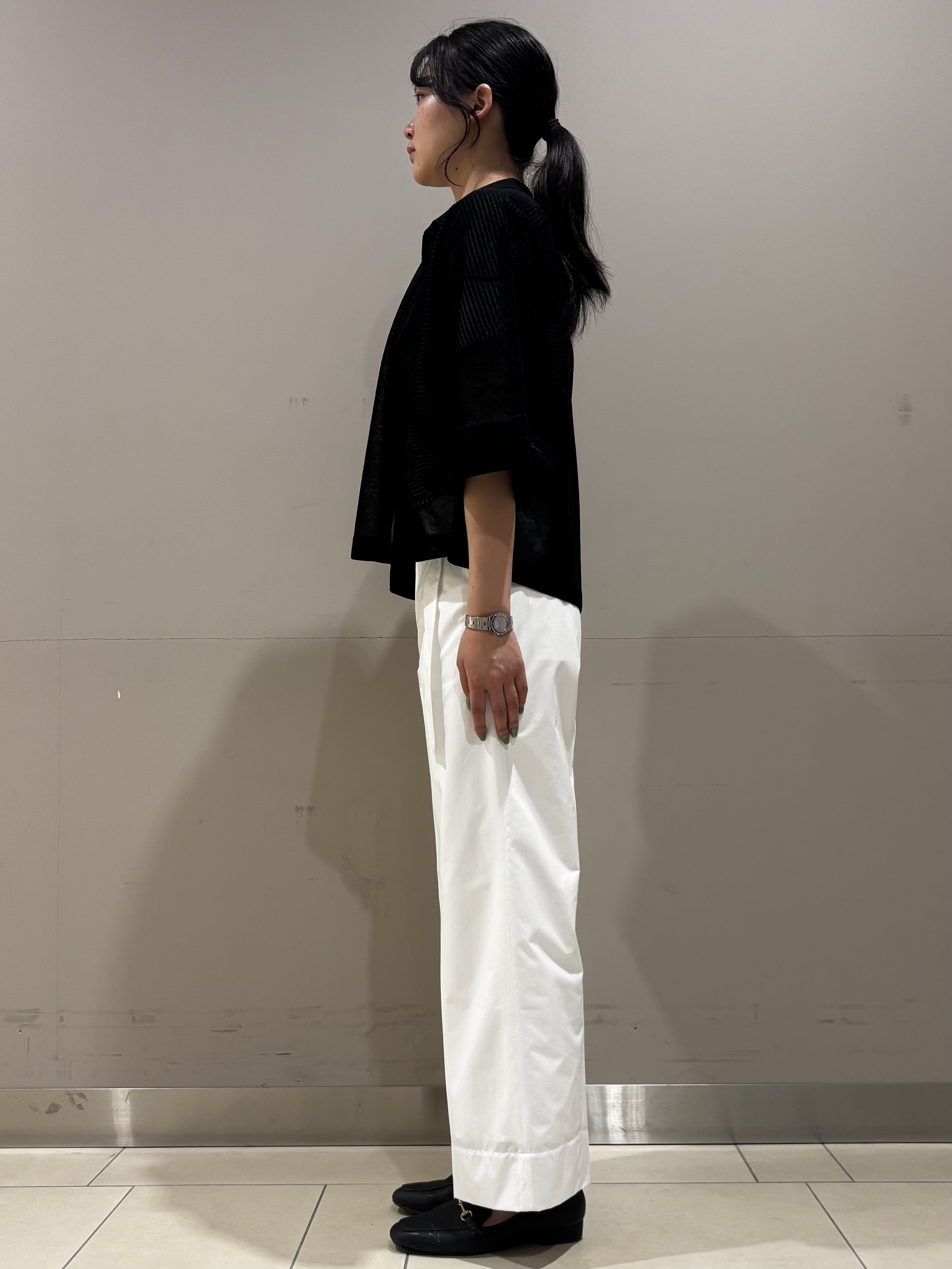 Misakiさんの「INDIVI｜【洗える／シアー】衿付きシャツライクニットカーディガン」を使ったコーディネート