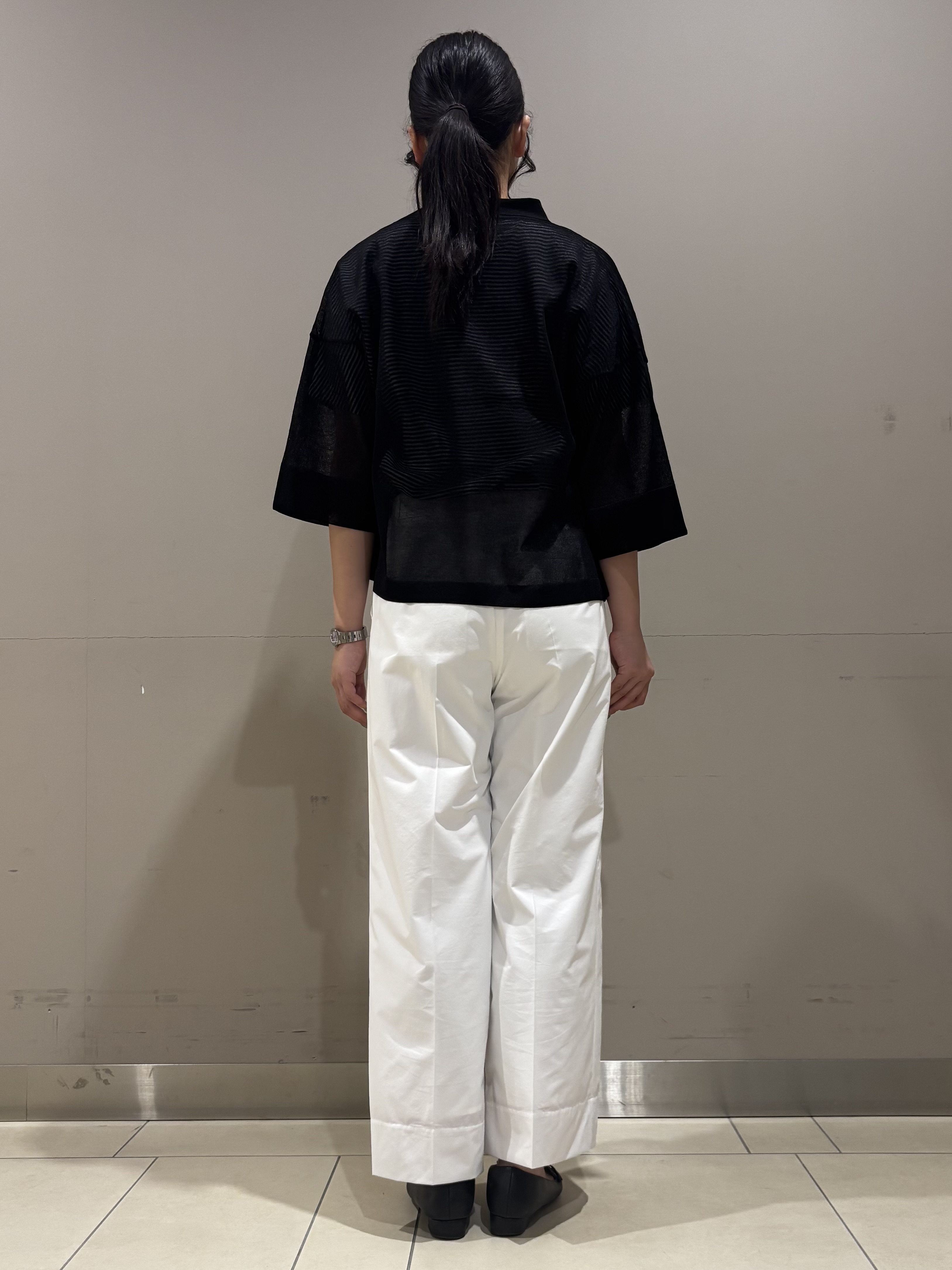 Misakiさんの「INDIVI｜【洗える／シアー】衿付きシャツライクニットカーディガン」を使ったコーディネート
