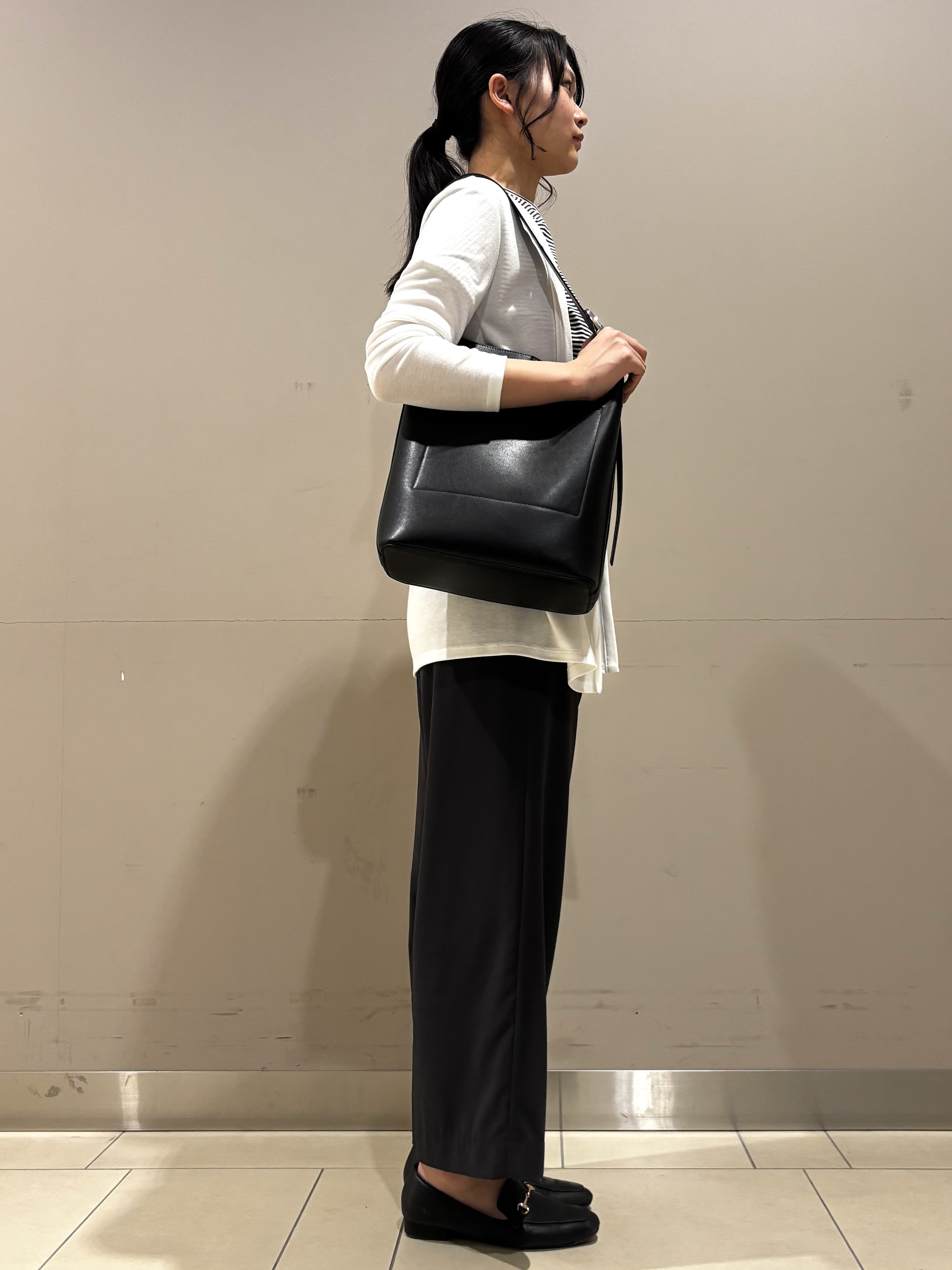 Misakiさんの「INDIVI｜【UVケア】着流しミドル丈カーディガンジャージ」を使ったコーディネート