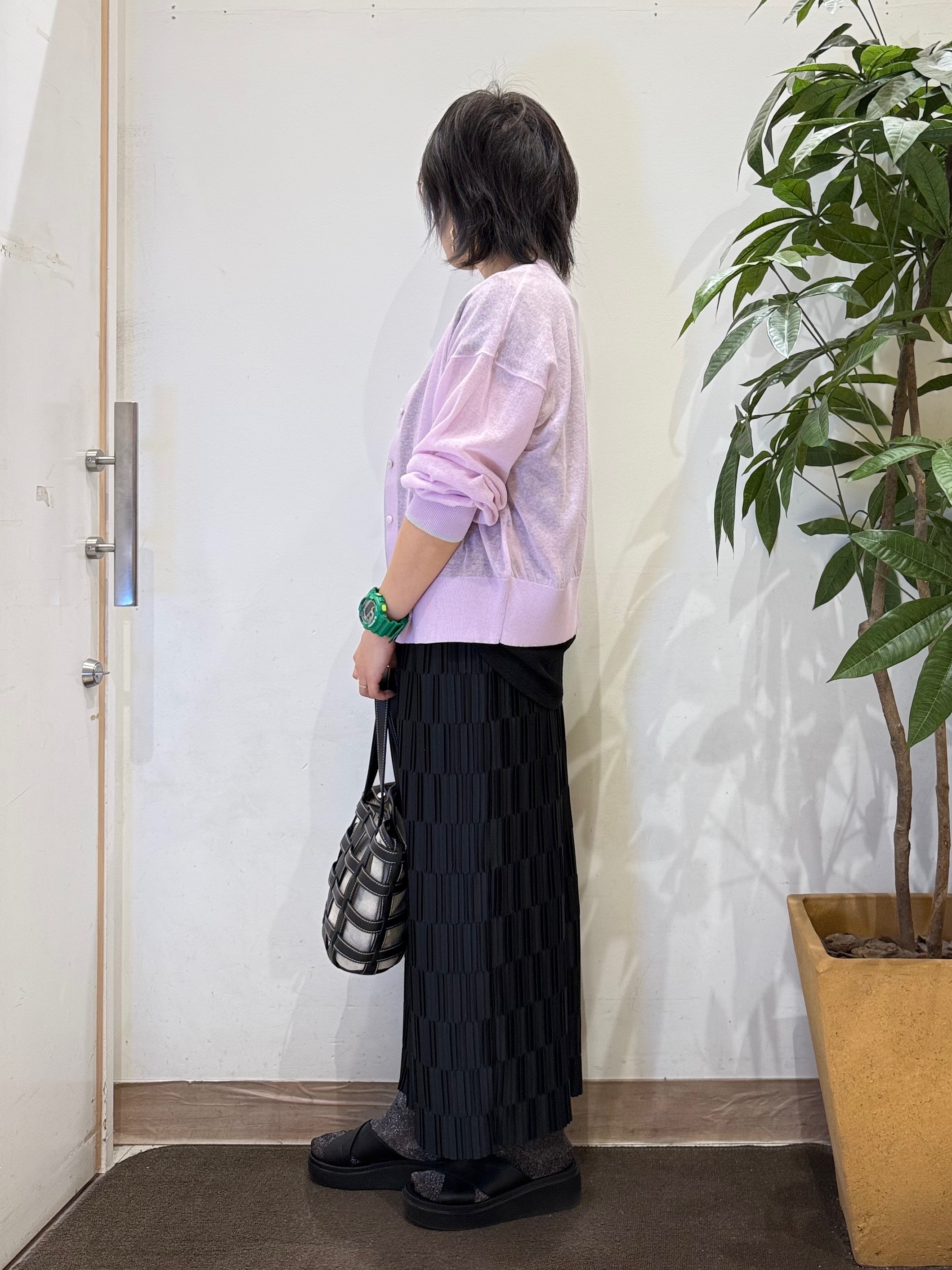 misakiさんの「SHOO･LA･RUE｜【S-LL/洗濯機可】1枚でこなれ見え 配色シアーカーディガン」を使ったコーディネート