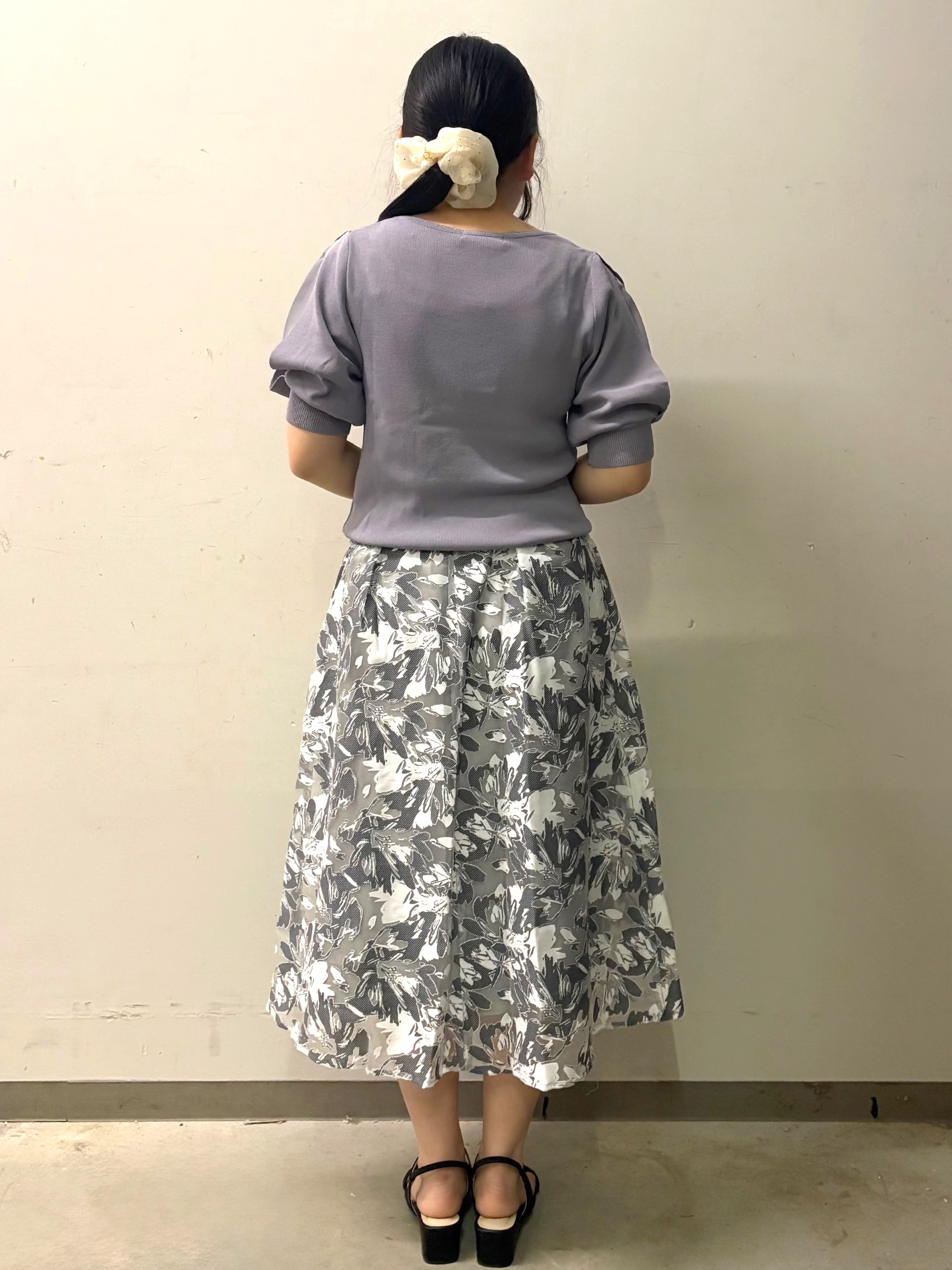 ころりさんの「OPAQUE.CLIP｜【接触冷感】クールタッチラップスリーブニット《UVケア／洗濯機OK／XS～3L／9col》」を使ったコーディネート