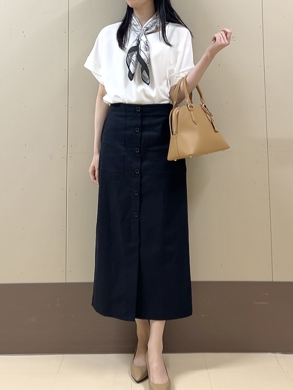 sechiさんの「UNTITLED｜【前後2WAY/はっ水/セットアップ可】リラクシーフレンチスリーブブラウス」を使ったコーディネート
