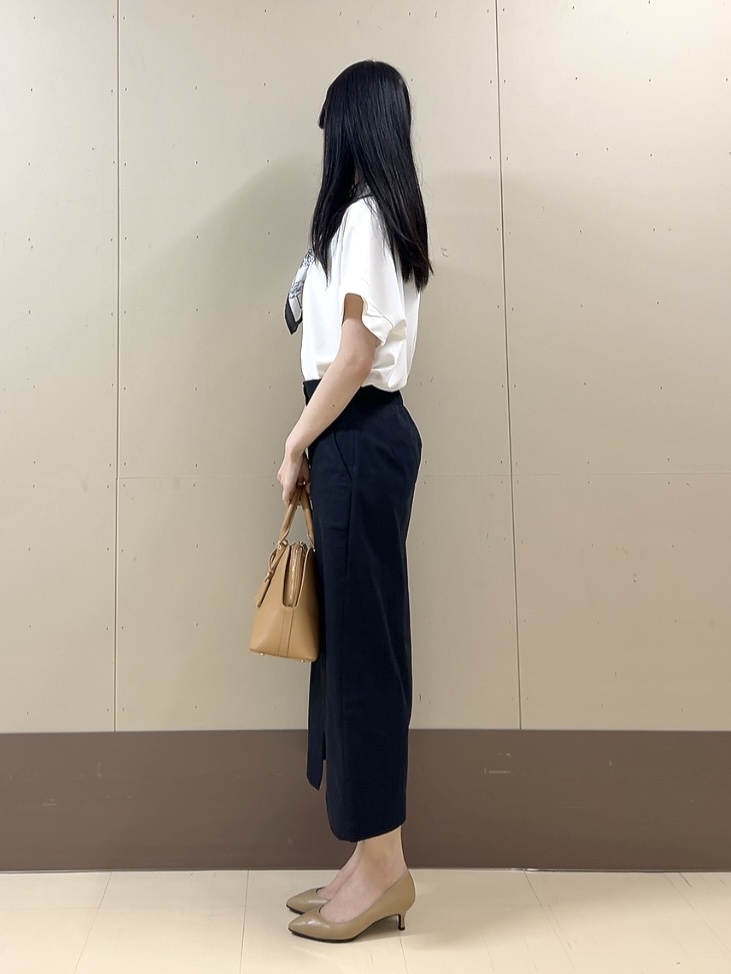 sechiさんの「UNTITLED｜【前後2WAY/はっ水/セットアップ可】リラクシーフレンチスリーブブラウス」を使ったコーディネート