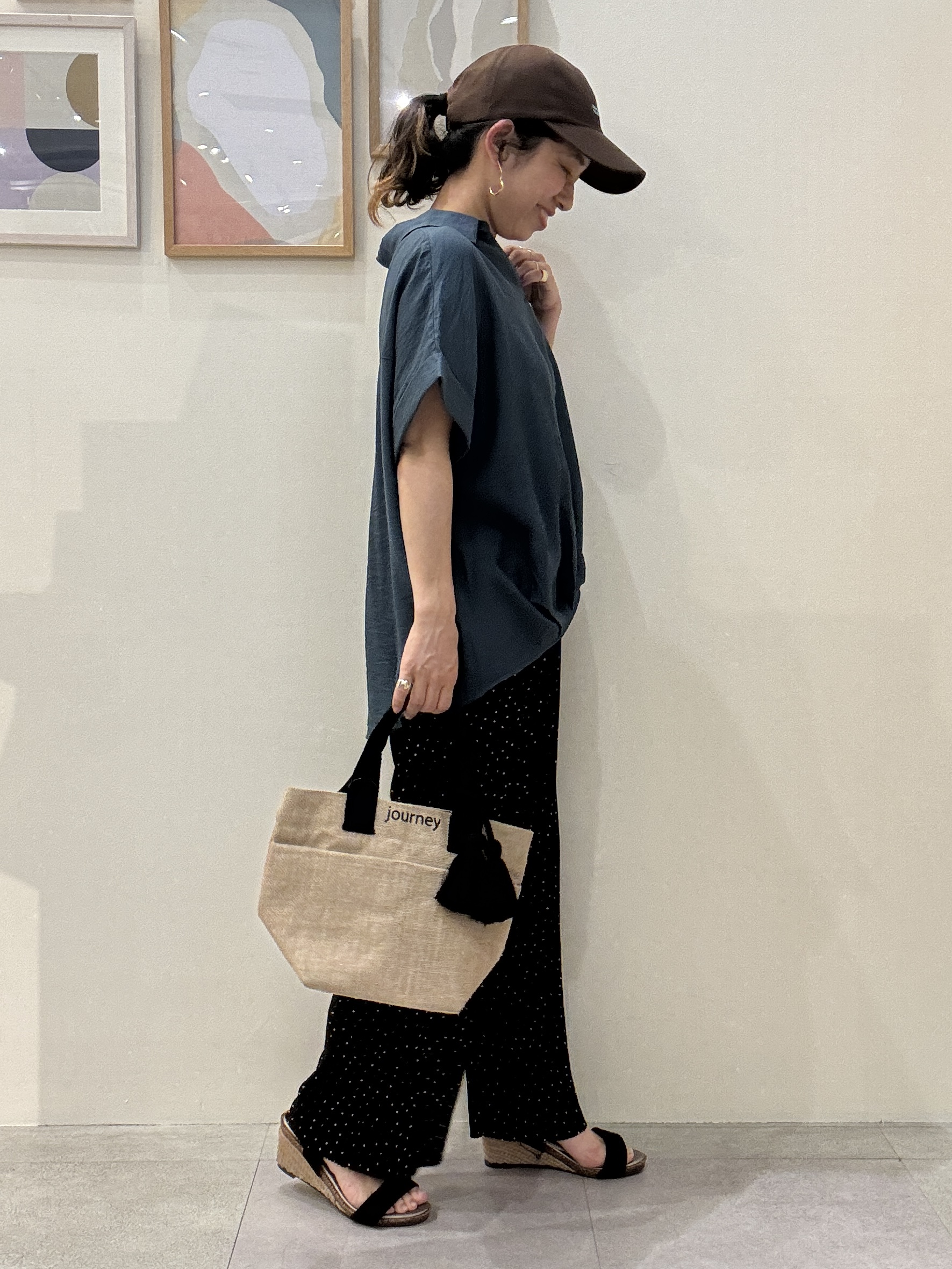 たけぴさんの「SHOO･LA･RUE｜【ひんやり/S-LL/洗濯機可】インせず着られる 裾タック スキッパーシャツ」を使ったコーディネート