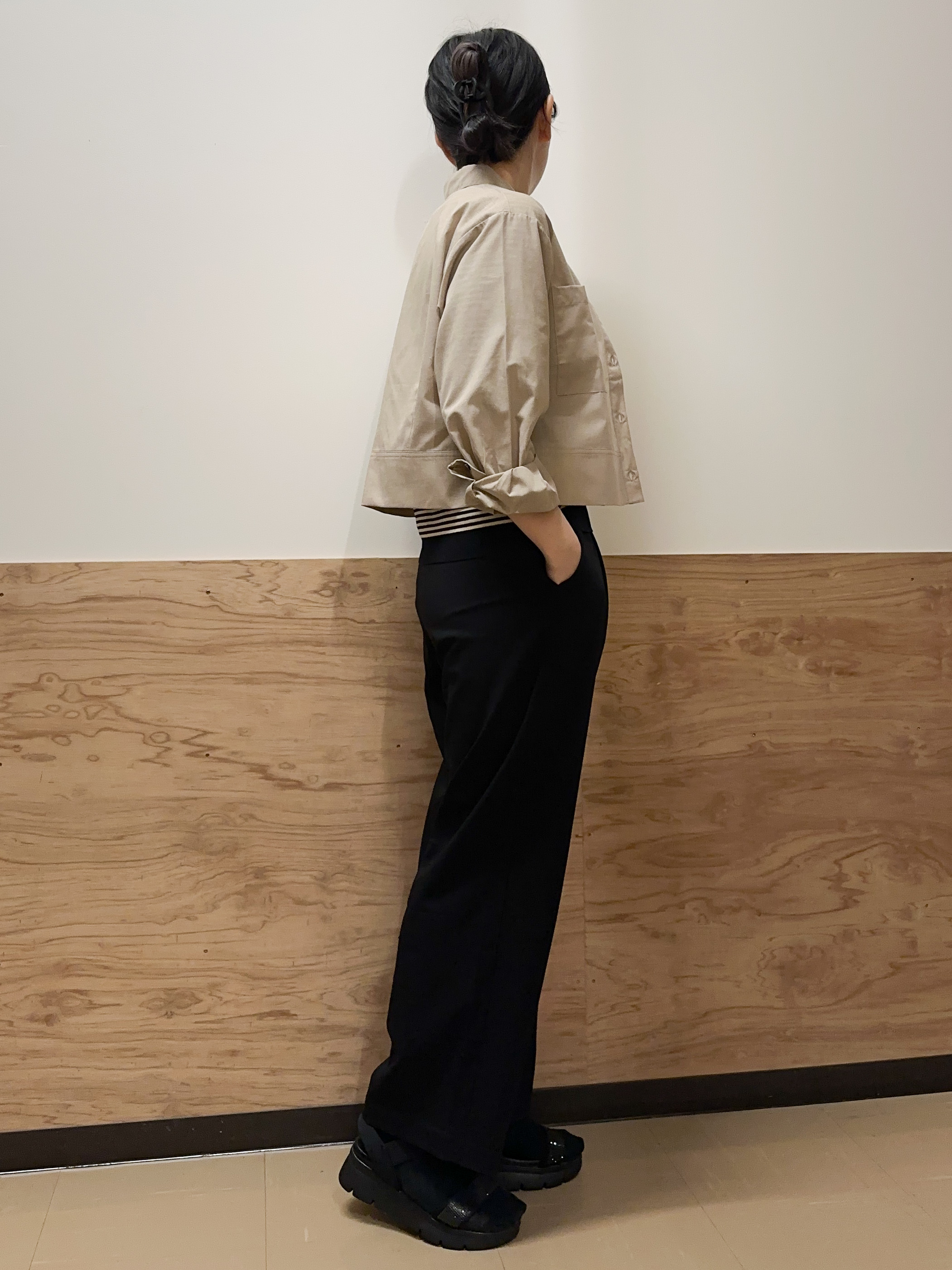 すーさんの「grove｜【貴島明日香さん着用／イージーケア／接触冷感】麻混クロップドシャツ」を使ったコーディネート