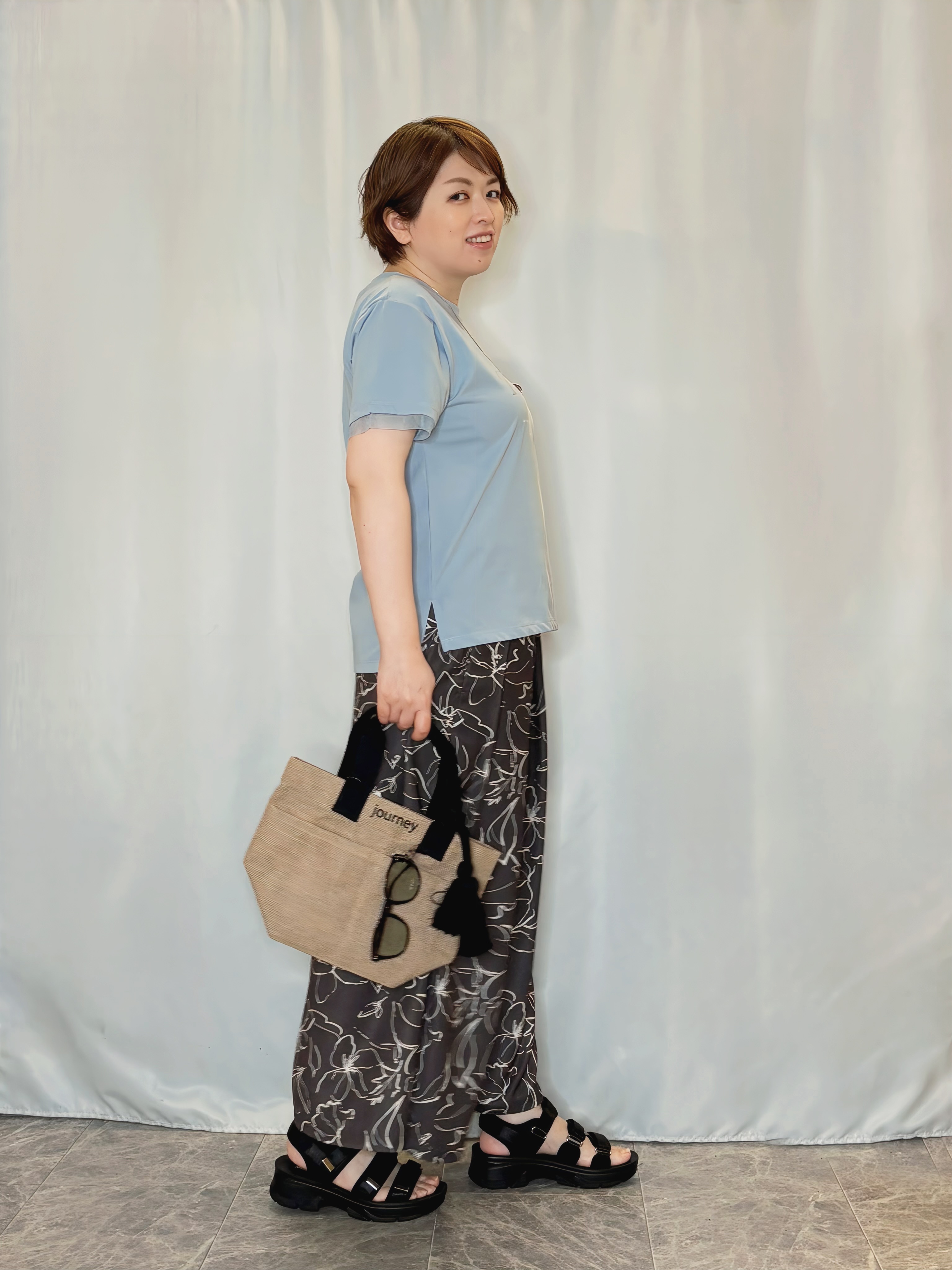 たみさんの「SHOO･LA･RUE｜【ひんやり/S-LL/洗濯機可】色・柄選べる お袖チュールレイヤード プリントアソートTシャツ」を使ったコーディネート
