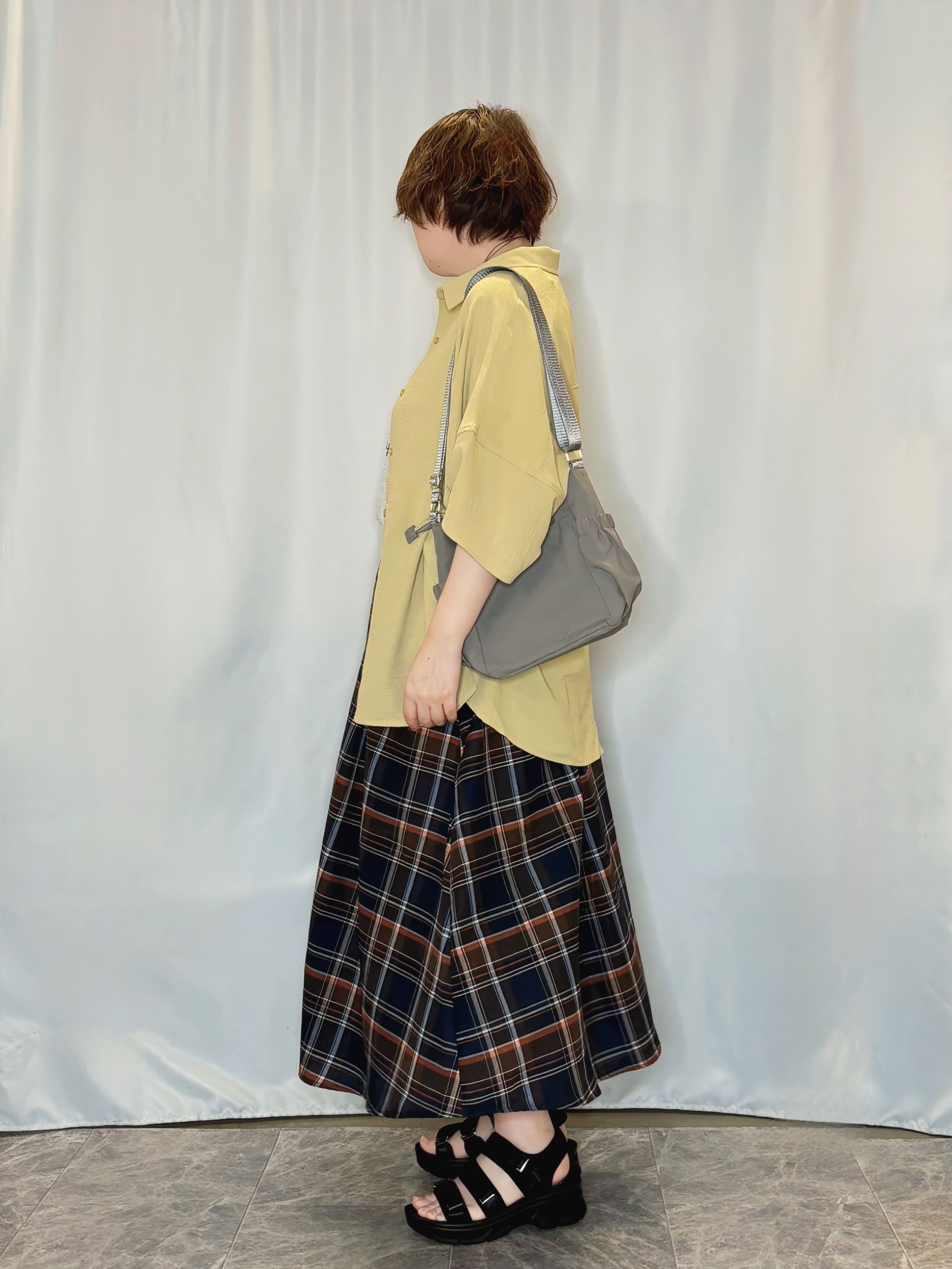 たみさんの「SHOO･LA･RUE｜【高レビュー/洗濯後しわになりにくい/体型カバー】きちんとゆるっと 大人の抜け感 ポンチョ風カラーシ」を使ったコーディネート