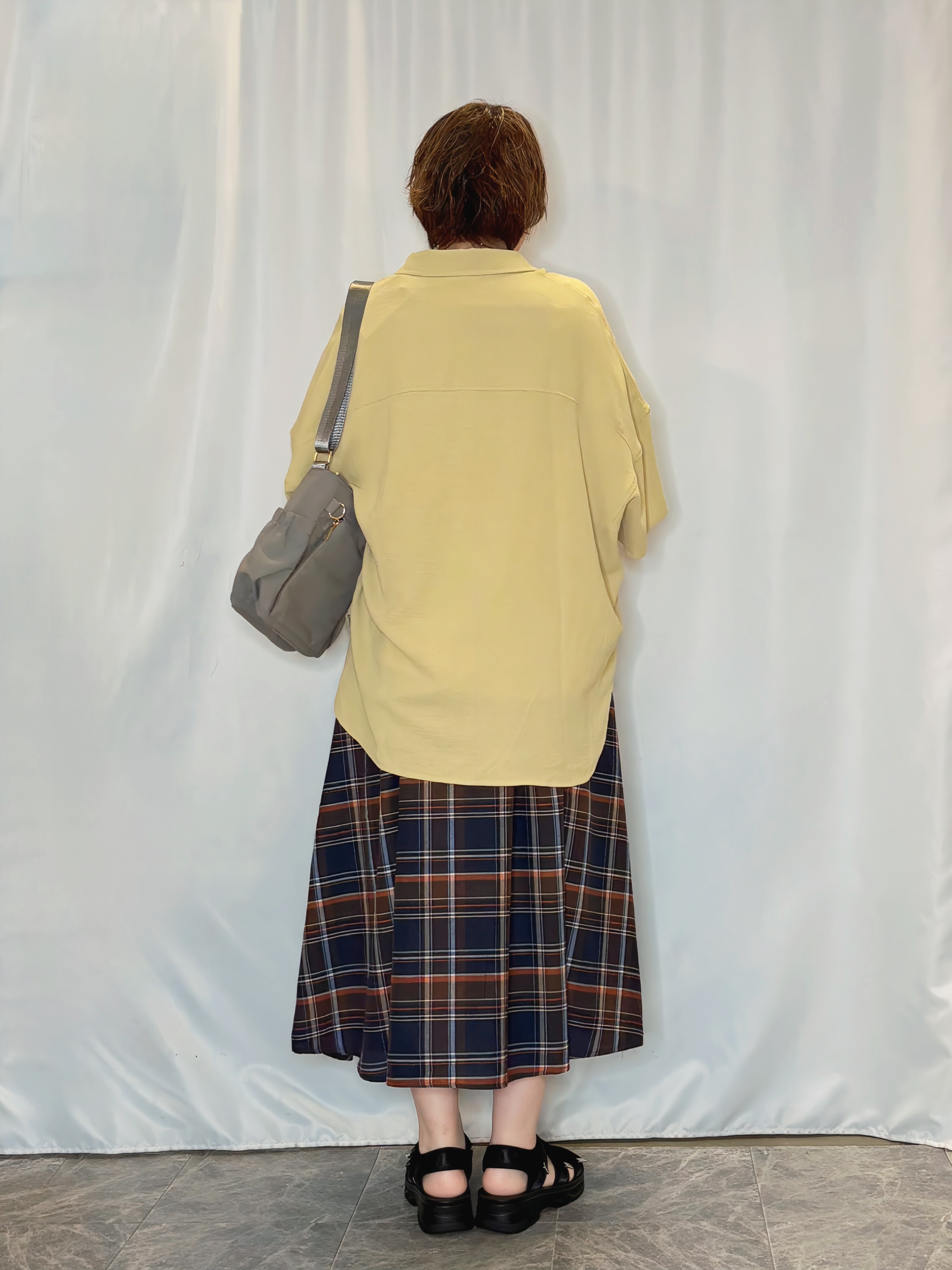たみさんの「SHOO･LA･RUE｜【高レビュー/洗濯後しわになりにくい/体型カバー】きちんとゆるっと 大人の抜け感 ポンチョ風カラーシ」を使ったコーディネート